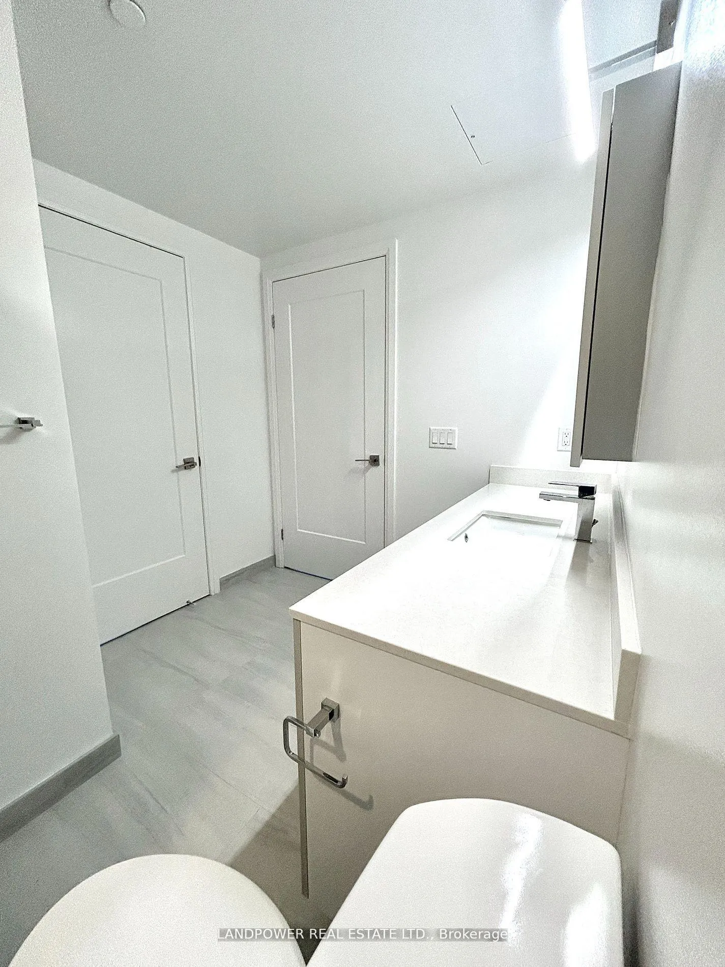Photo 10 of Unit 4211, 8 Water Walk Drive, Markham, Unionville — HOMEH