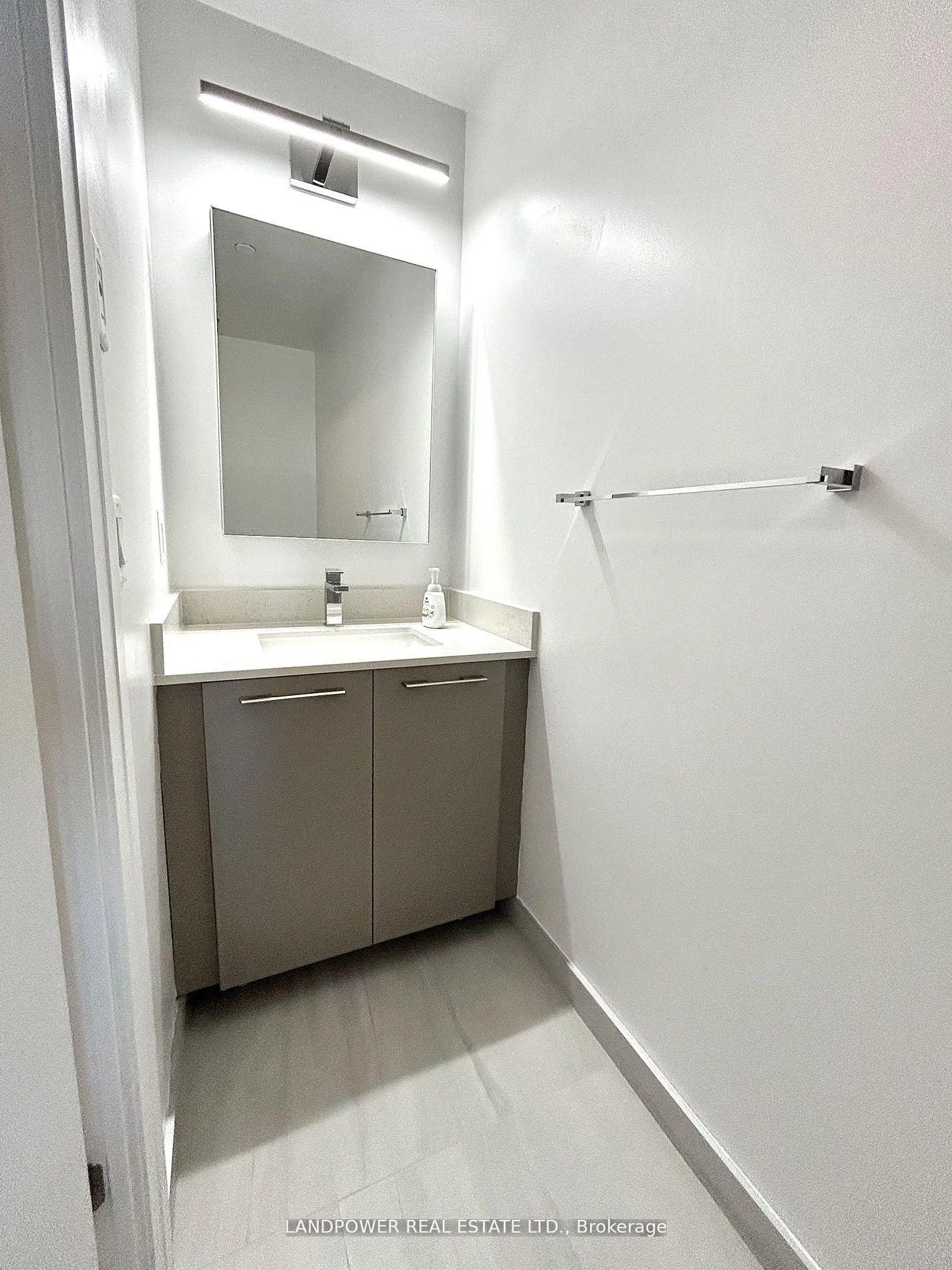 Photo 12 of Unit 4211, 8 Water Walk Drive, Markham, Unionville — HOMEH