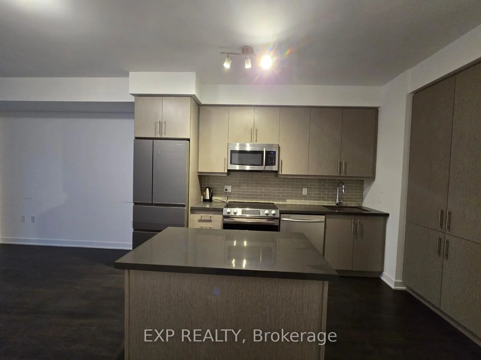 Photo 2 of Unit 1005, 75 oneida Crescent, Richmond Hill, Langstaff — HOMEH