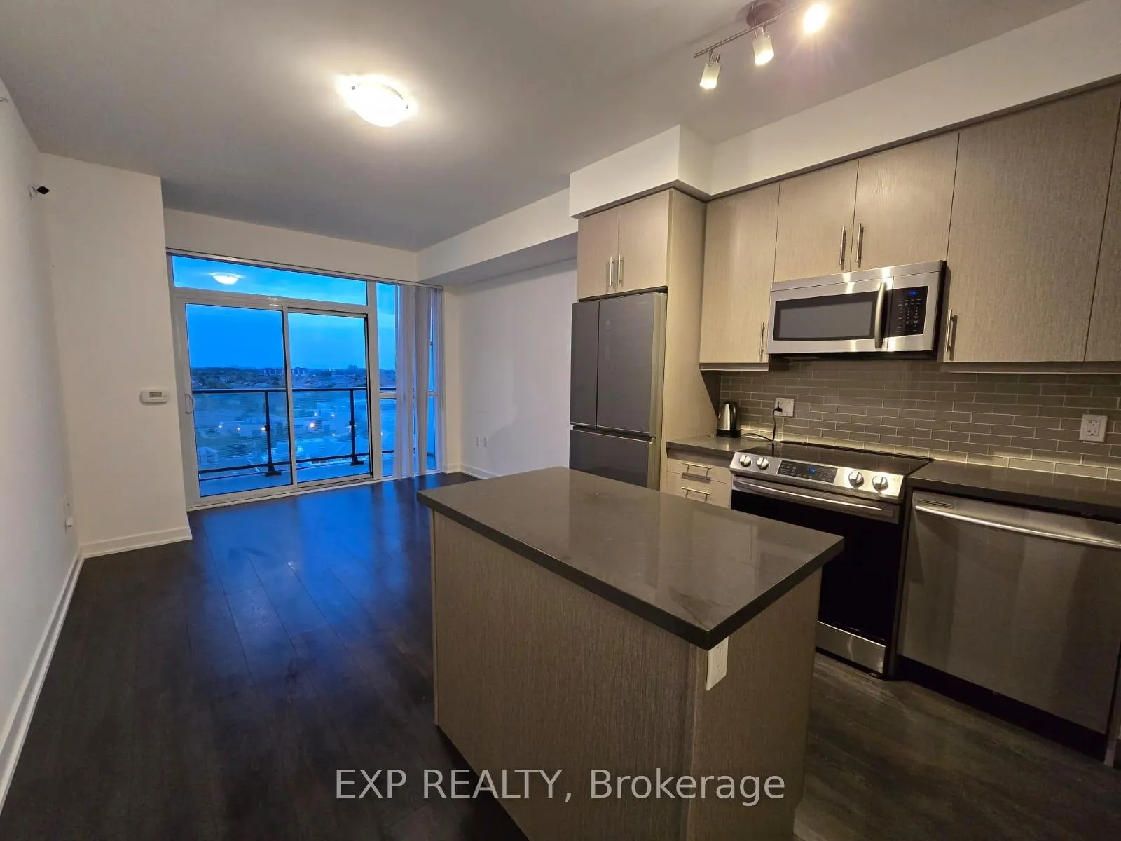 Photo 4 of Unit 1005, 75 oneida Crescent, Richmond Hill, Langstaff — HOMEH