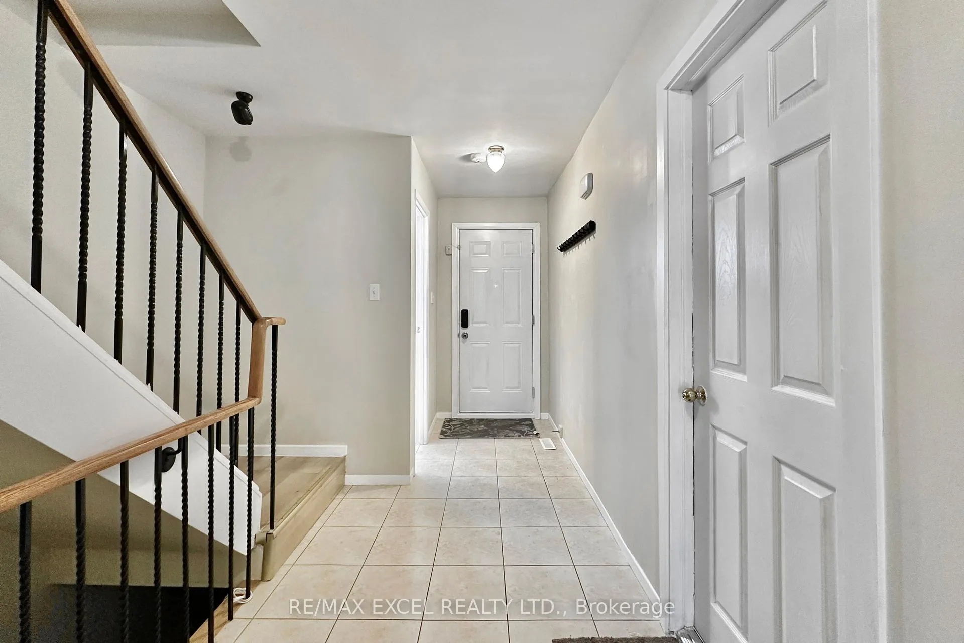 Photo 3 of 40 New Port Way, Markham, Thornhill — HOMEH
