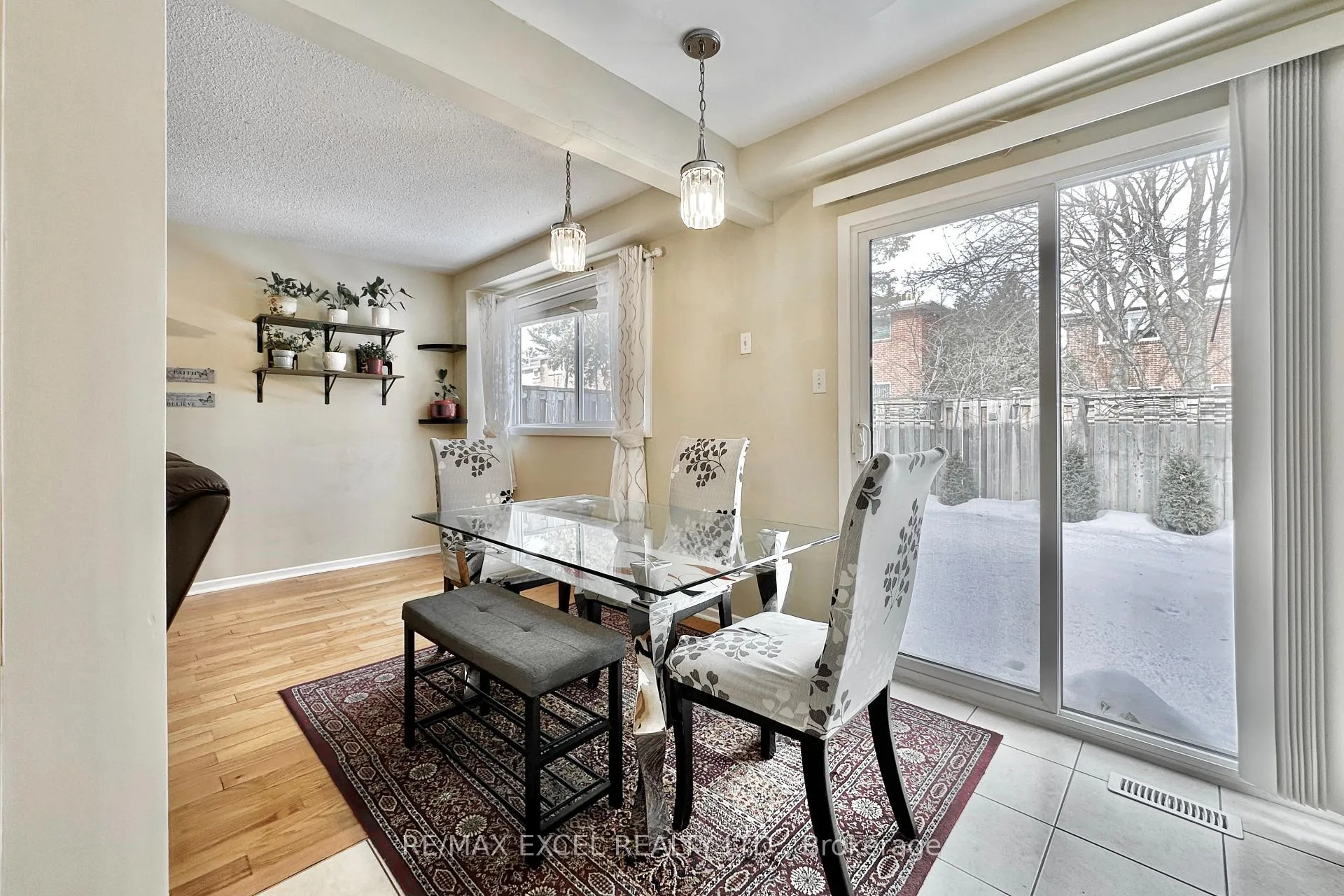 Photo 5 of 40 New Port Way, Markham, Thornhill — HOMEH