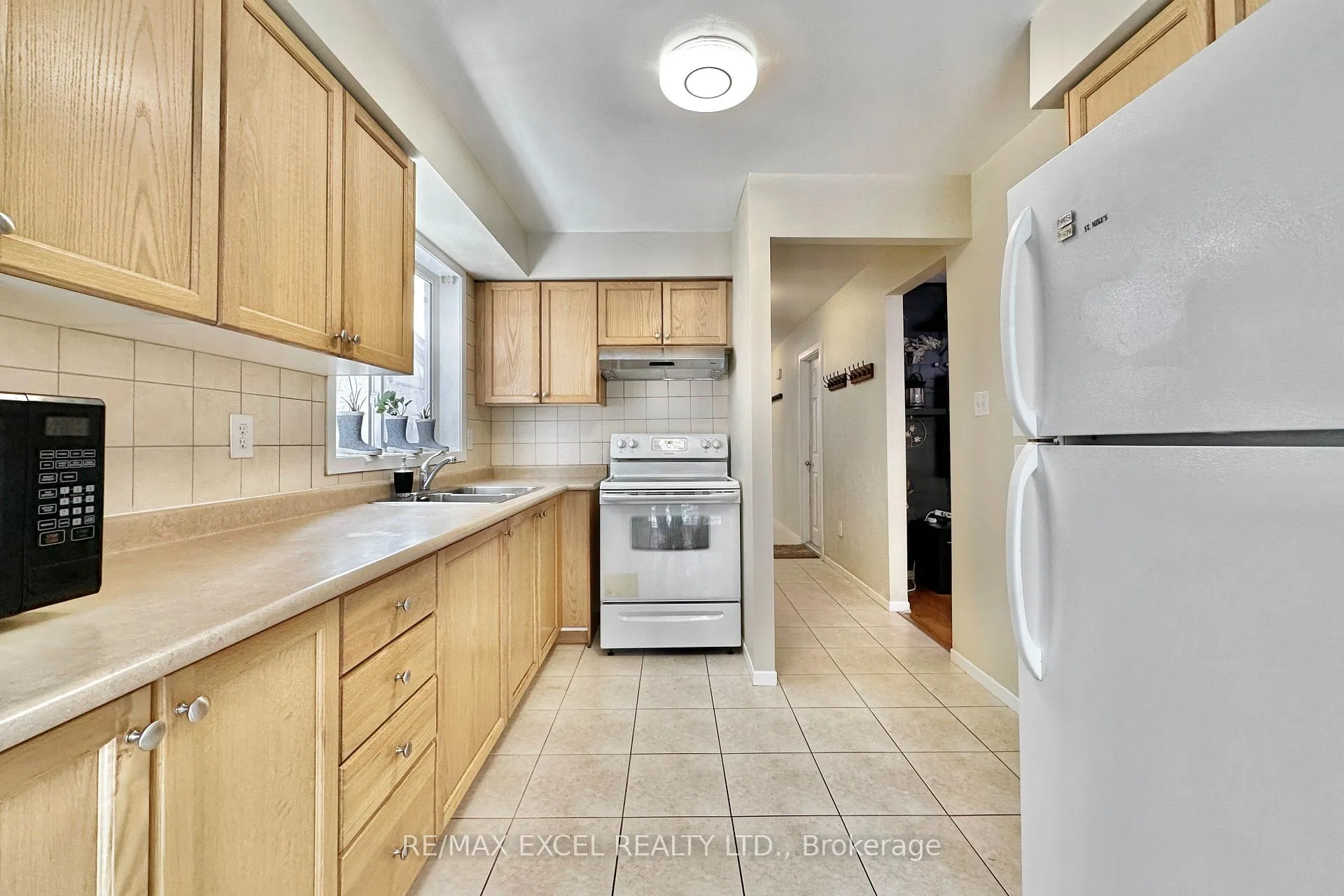 Photo 9 of 40 New Port Way, Markham, Thornhill — HOMEH