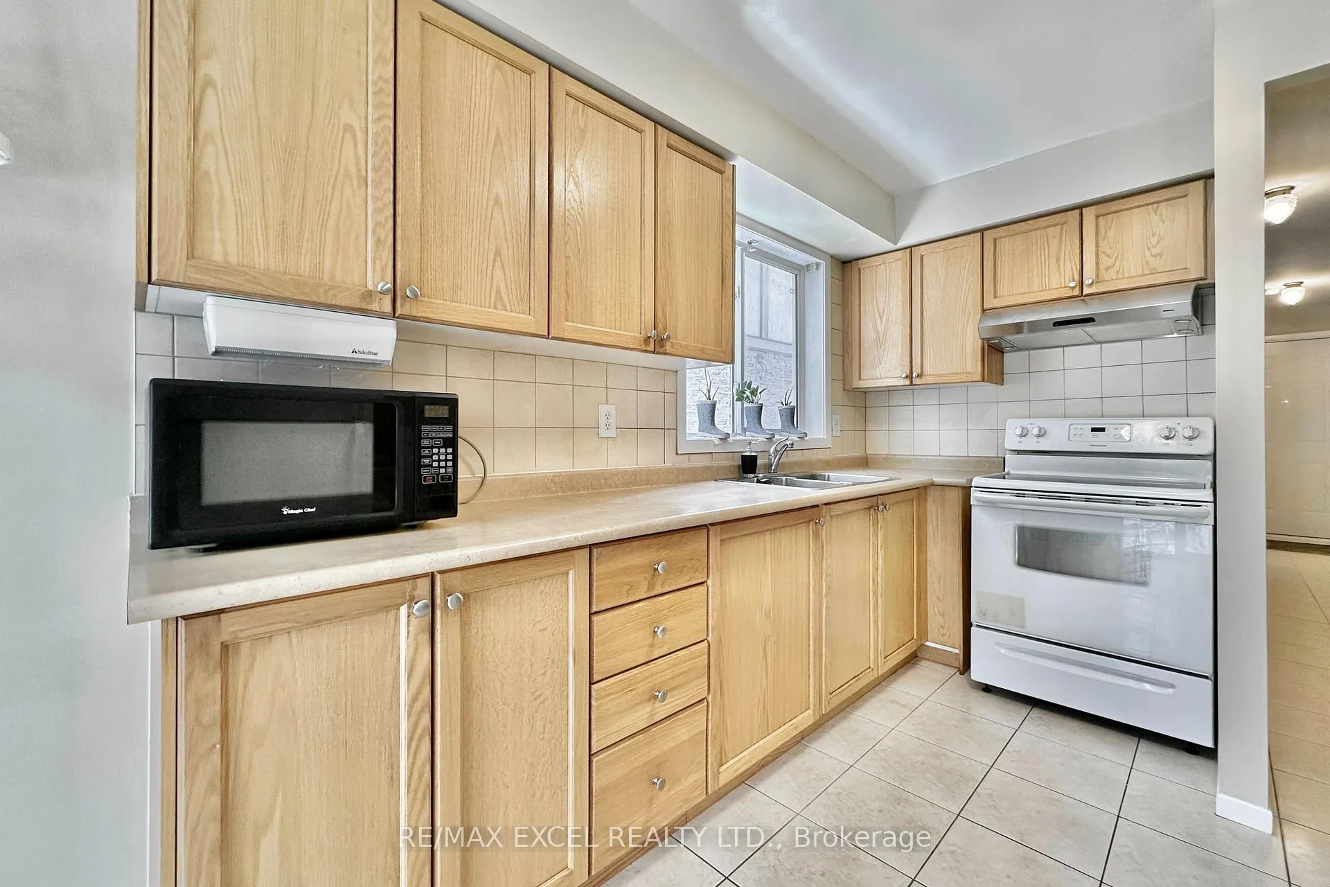Photo 10 of 40 New Port Way, Markham, Thornhill — HOMEH