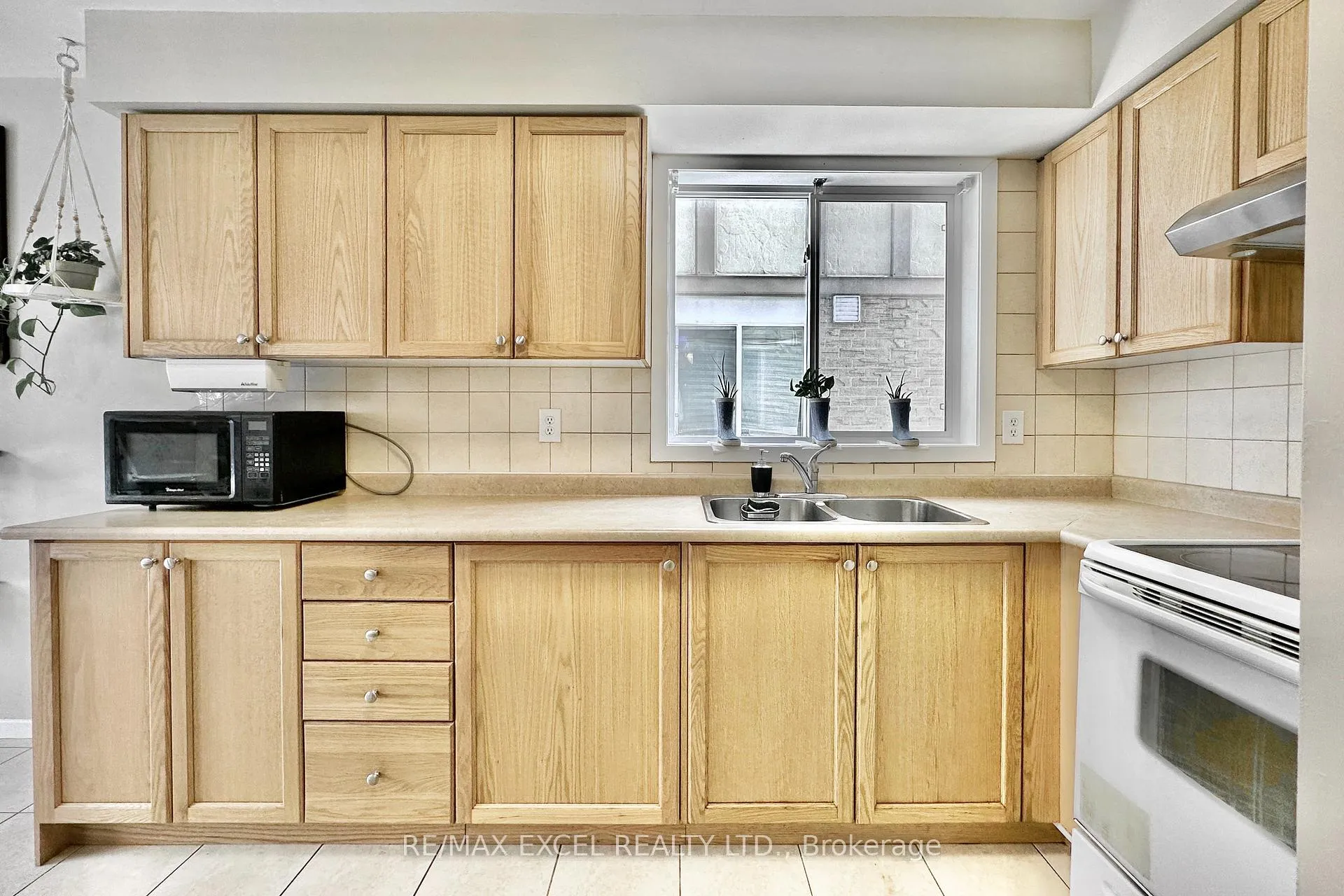 Photo 11 of 40 New Port Way, Markham, Thornhill — HOMEH