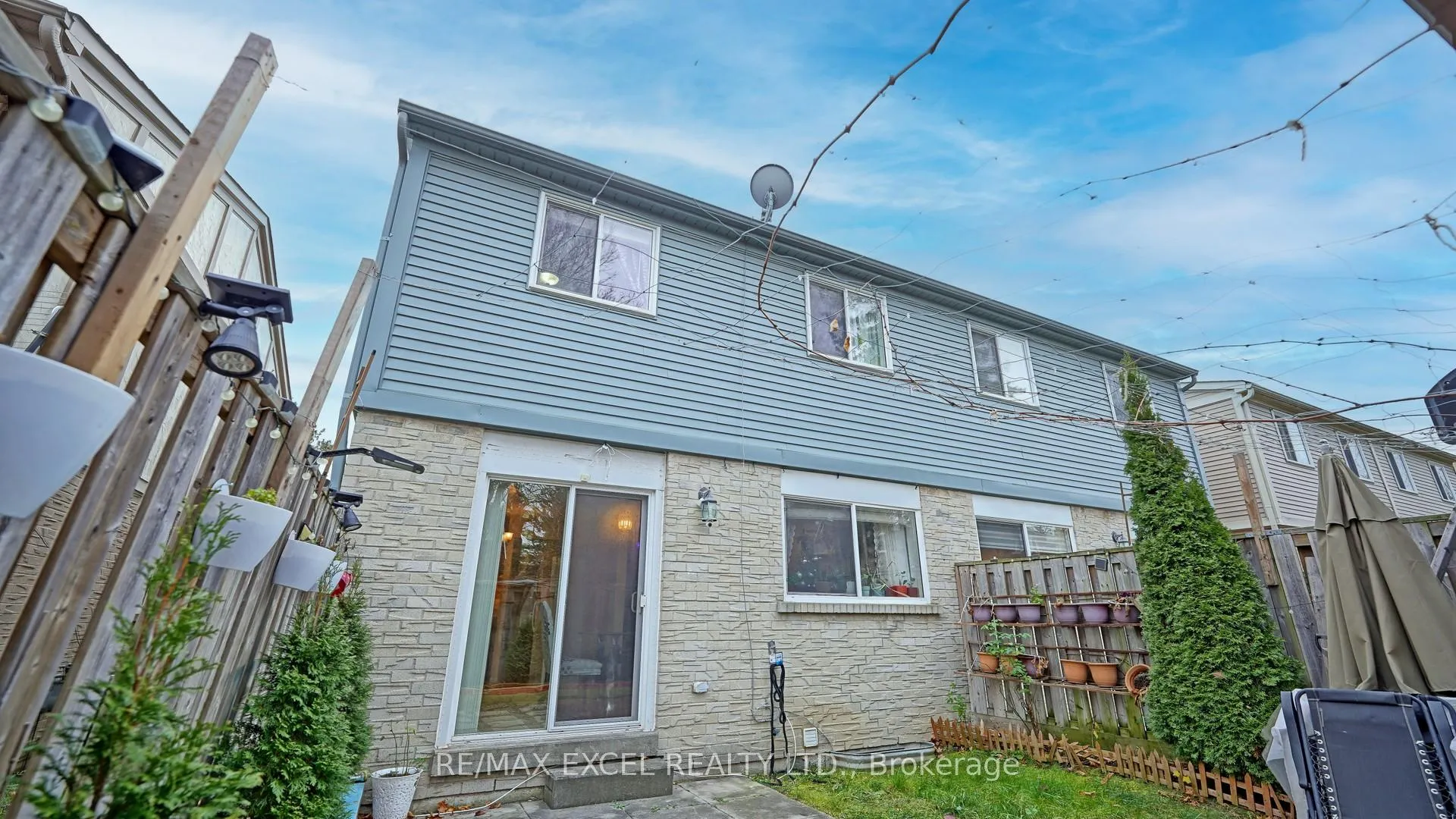 Photo 13 of 40 New Port Way, Markham, Thornhill — HOMEH