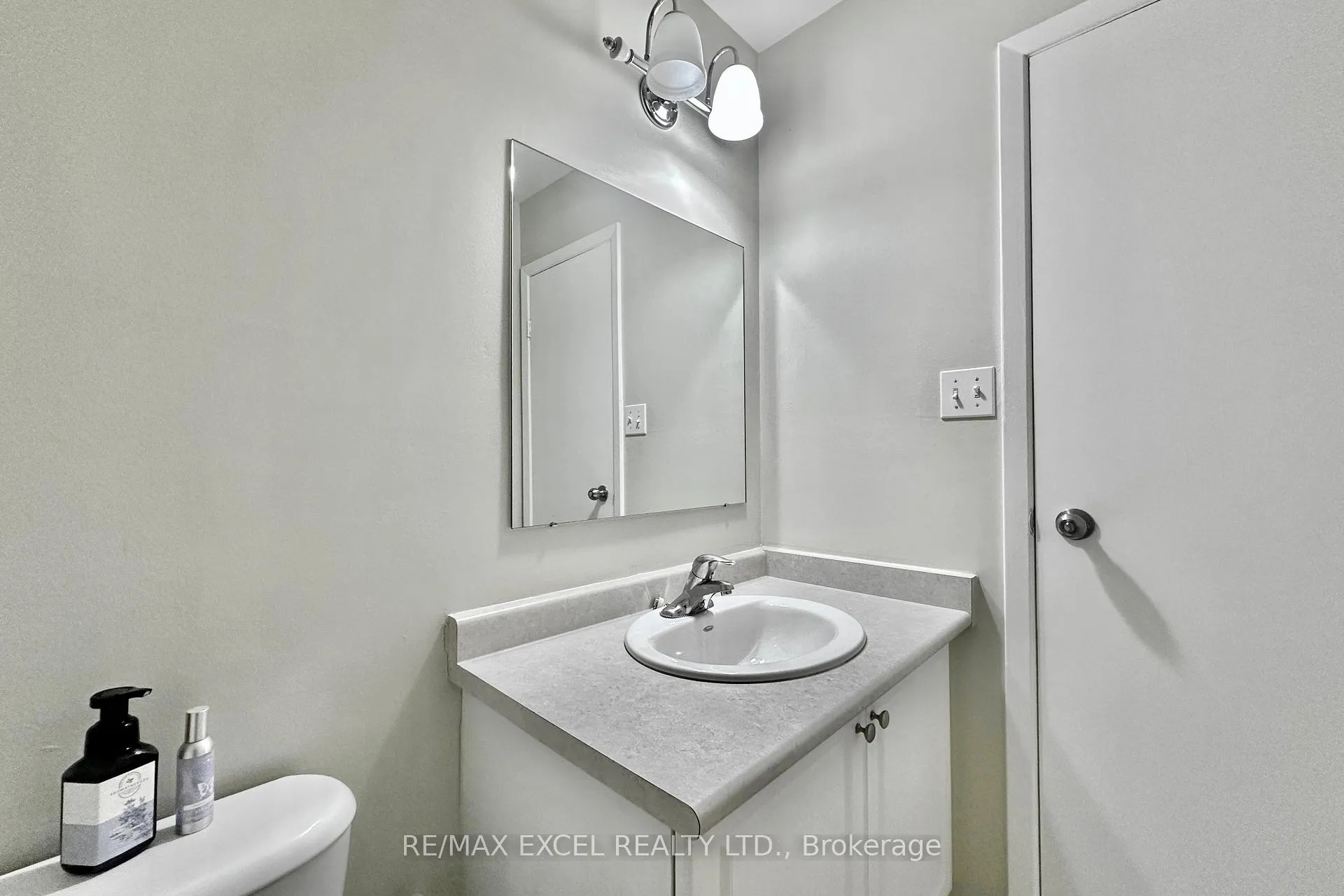 Photo 25 of 40 New Port Way, Markham, Thornhill — HOMEH