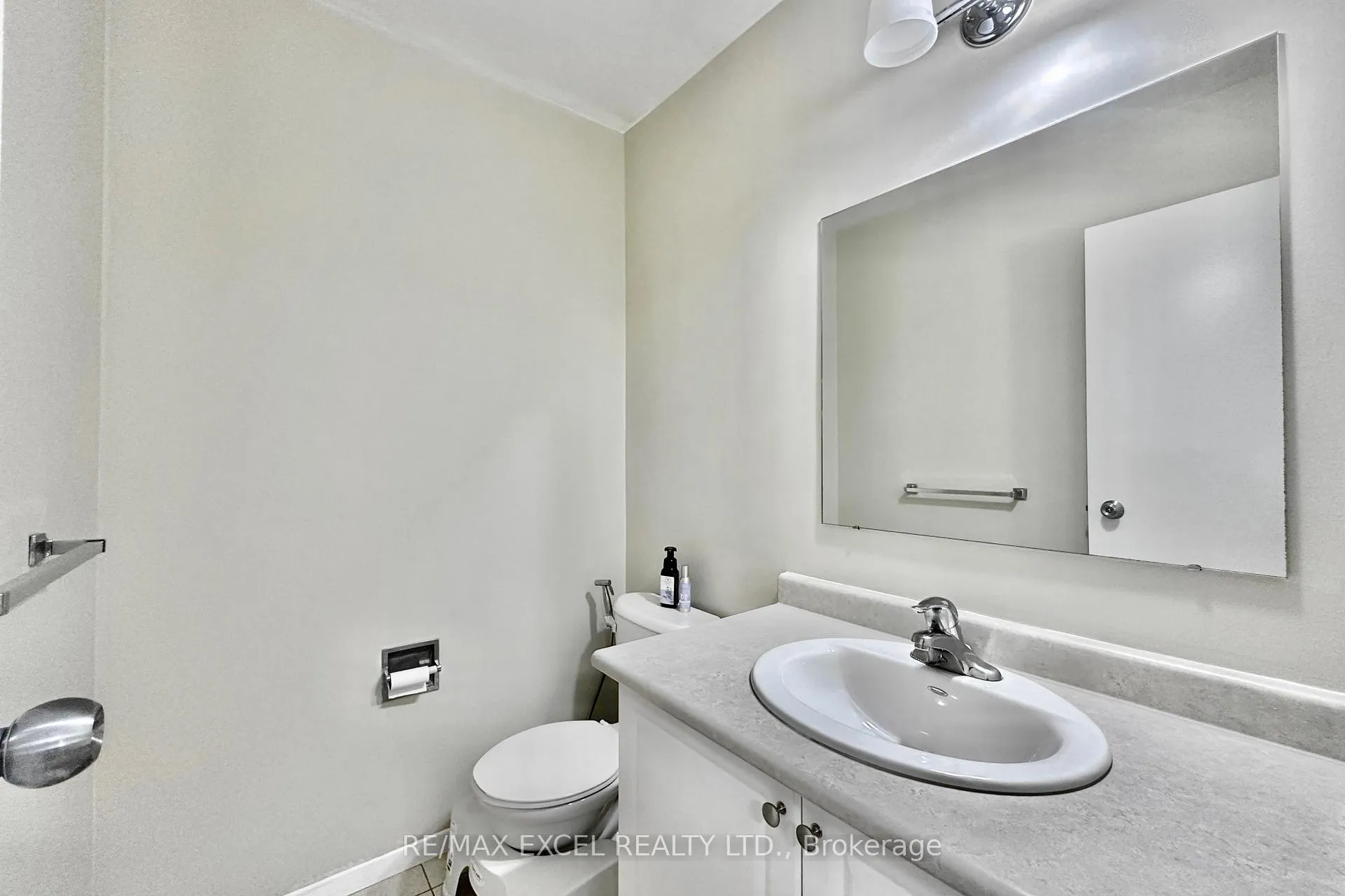 Photo 26 of 40 New Port Way, Markham, Thornhill — HOMEH
