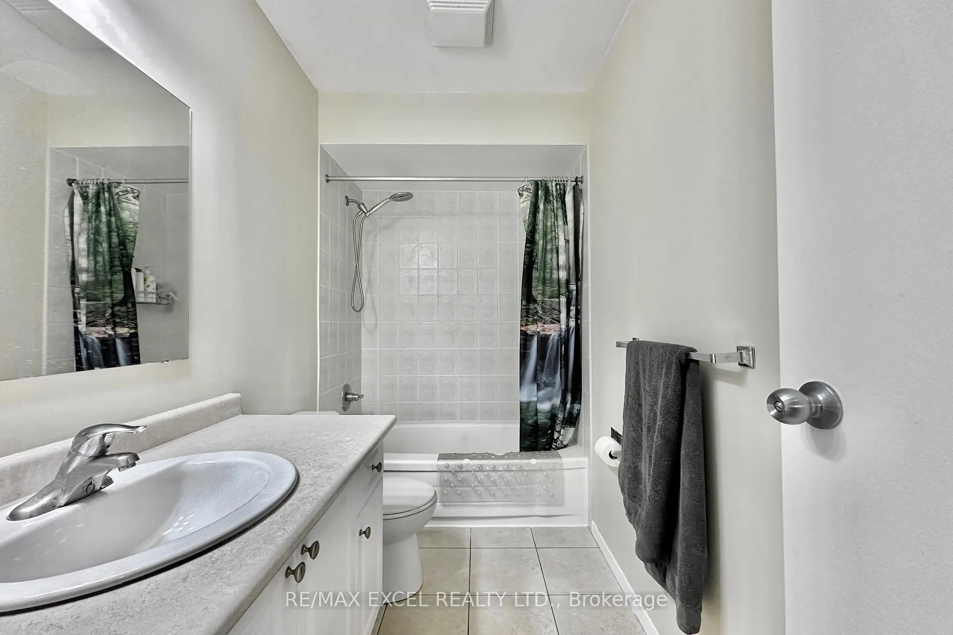 Photo 29 of 40 New Port Way, Markham, Thornhill — HOMEH