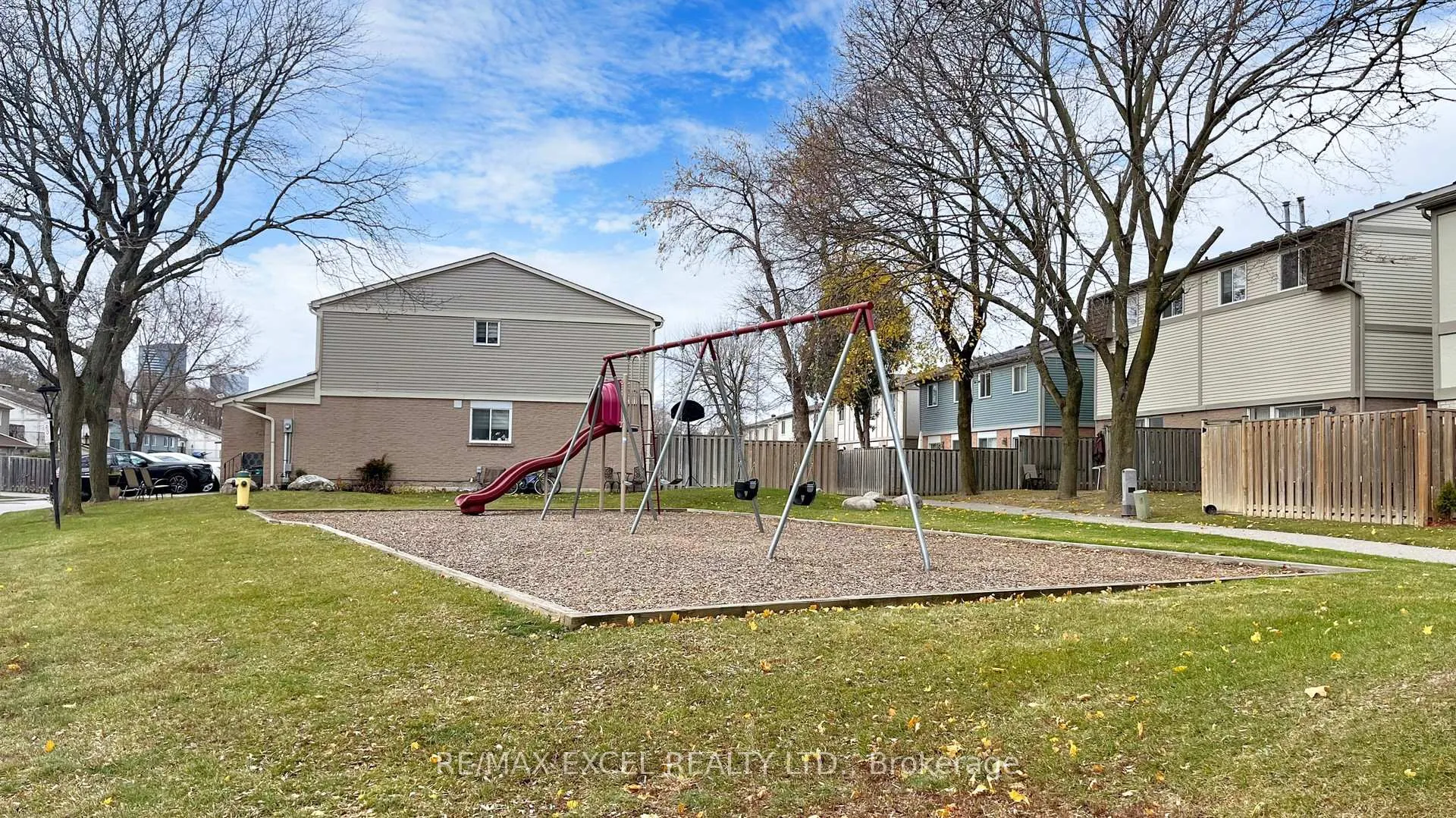 Photo 41 of 40 New Port Way, Markham, Thornhill — HOMEH
