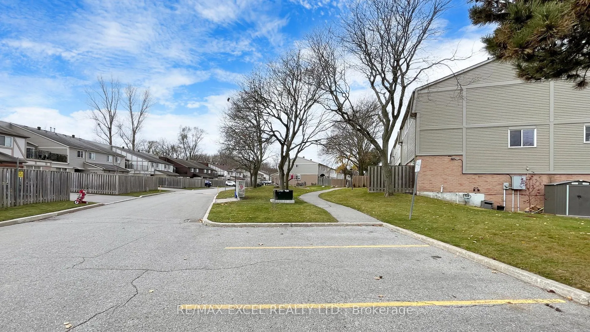Photo 42 of 40 New Port Way, Markham, Thornhill — HOMEH