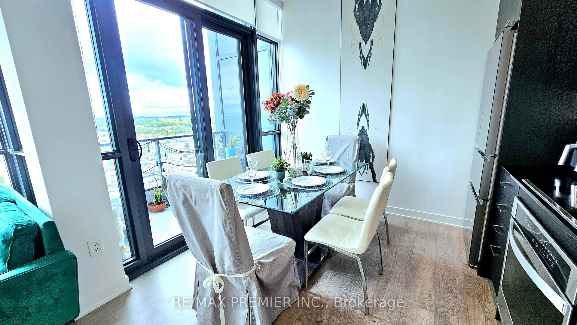 Photo 11 of Unit PH 3, 120 Eagle Rock Way, Vaughan, Rural Vaughan — HOMEH