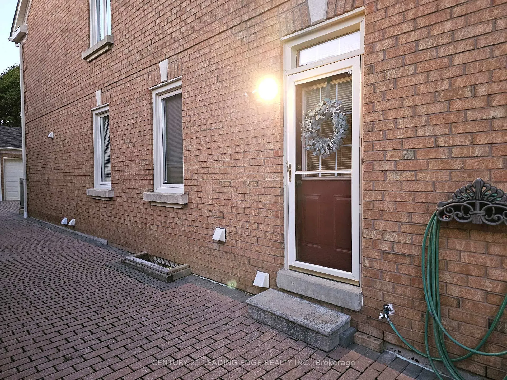 Photo 2 of 96 Theobalds Circle, Richmond Hill, Mill Pond — HOMEH
