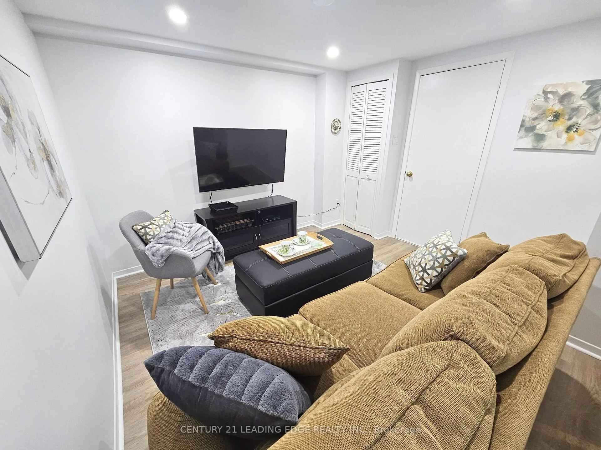 Photo 3 of 96 Theobalds Circle, Richmond Hill, Mill Pond — HOMEH
