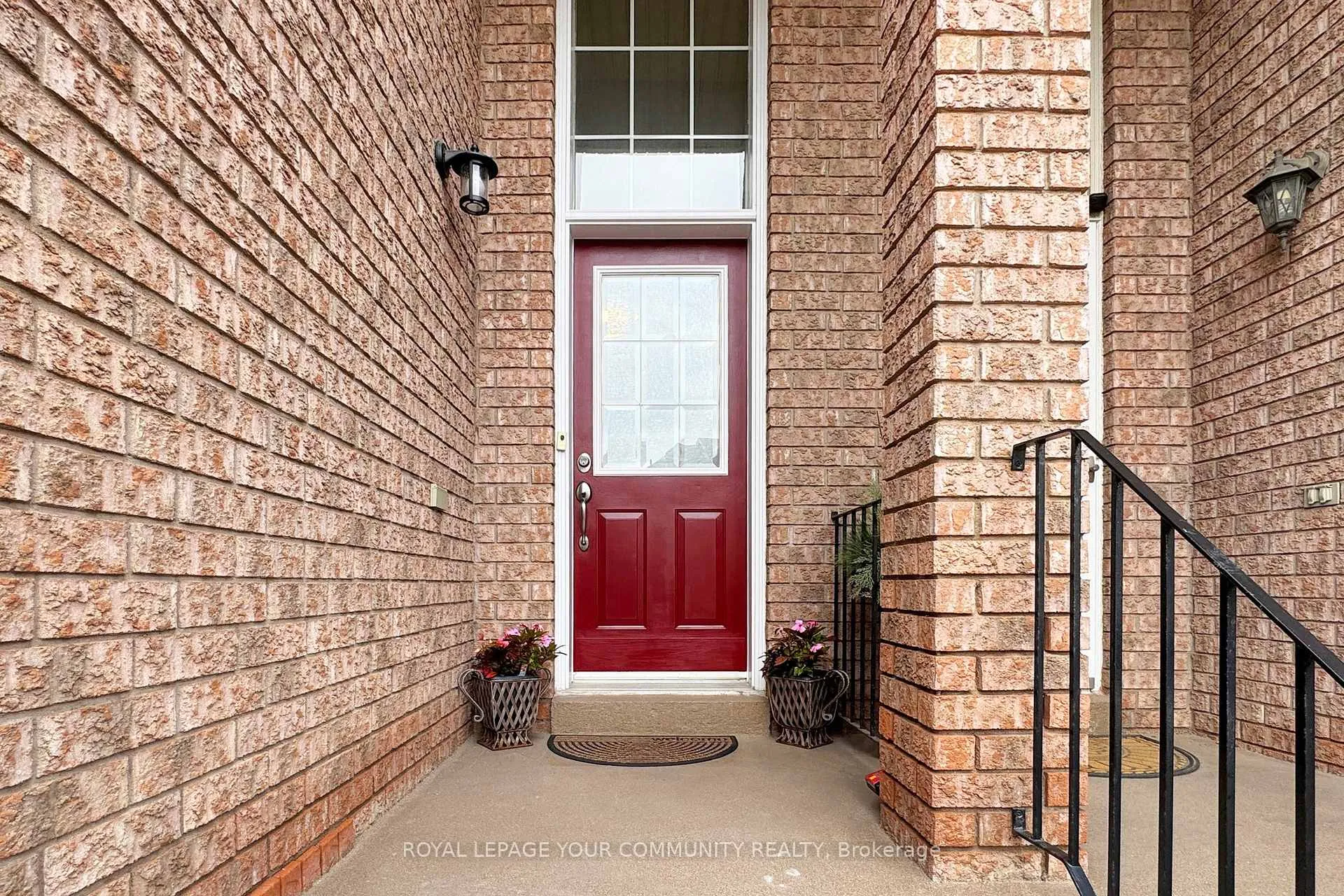 Photo 2 of 43 Larissa Court, Vaughan, Maple — HOMEH