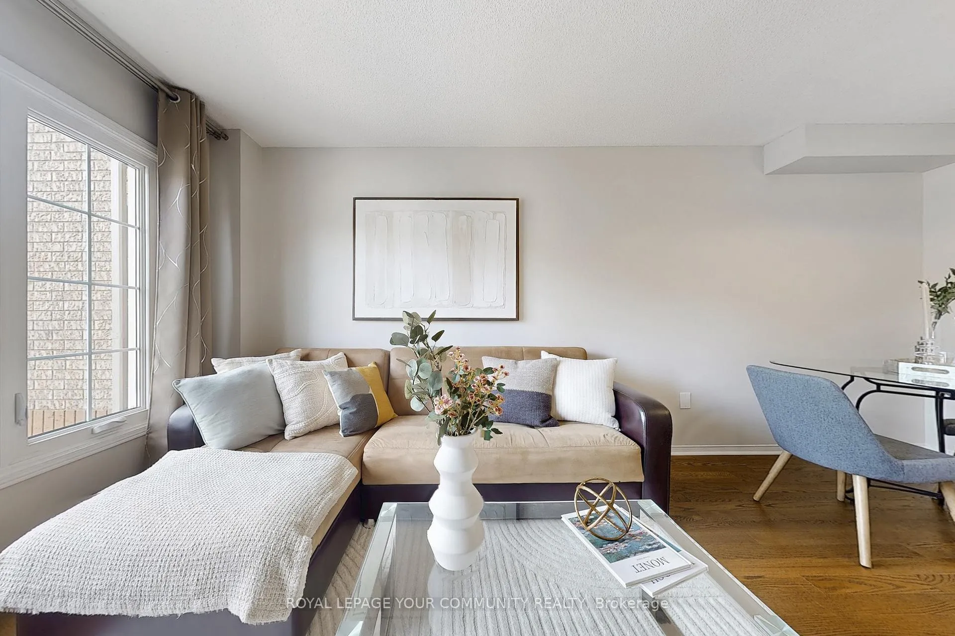 Photo 5 of 43 Larissa Court, Vaughan, Maple — HOMEH