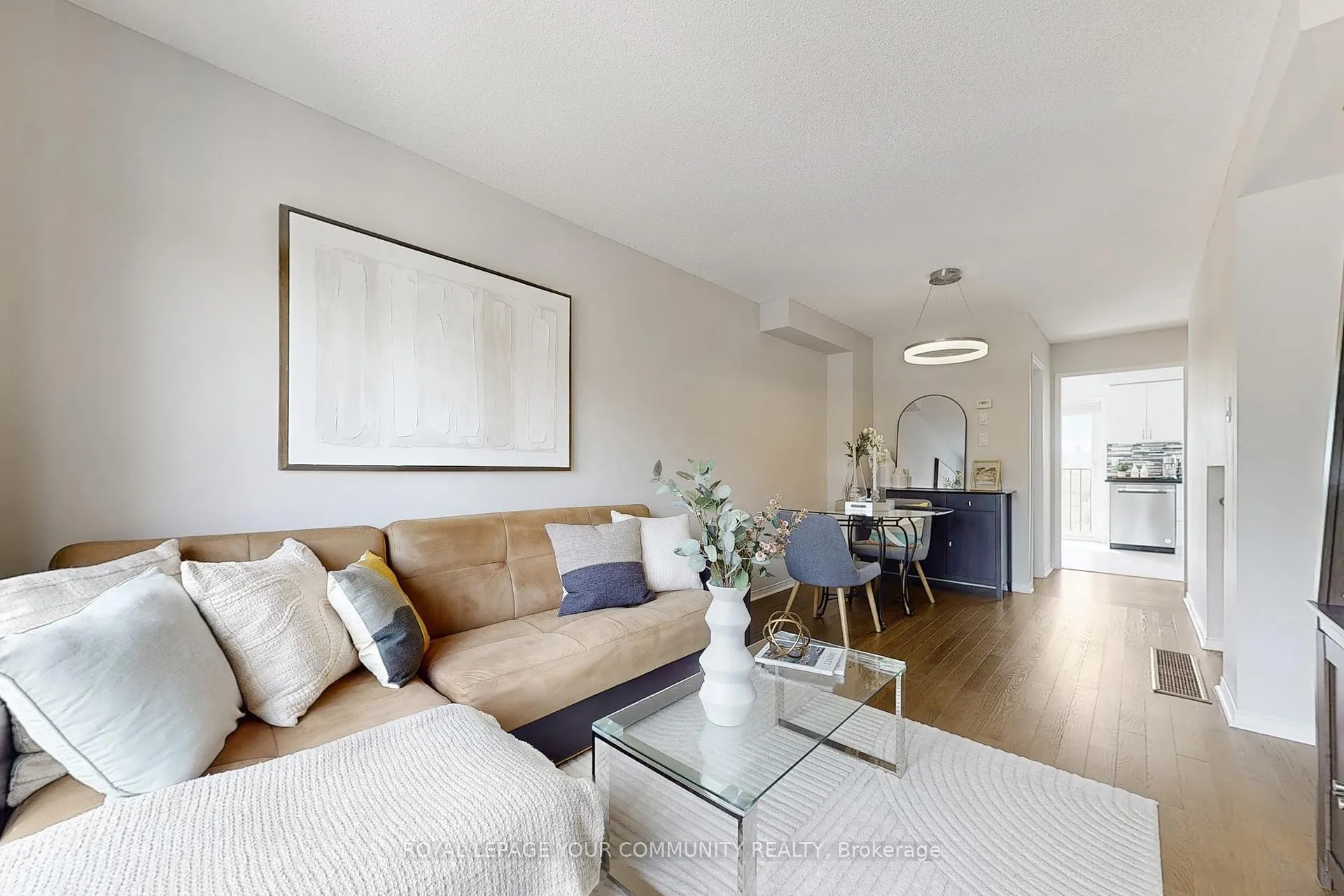 Photo 6 of 43 Larissa Court, Vaughan, Maple — HOMEH