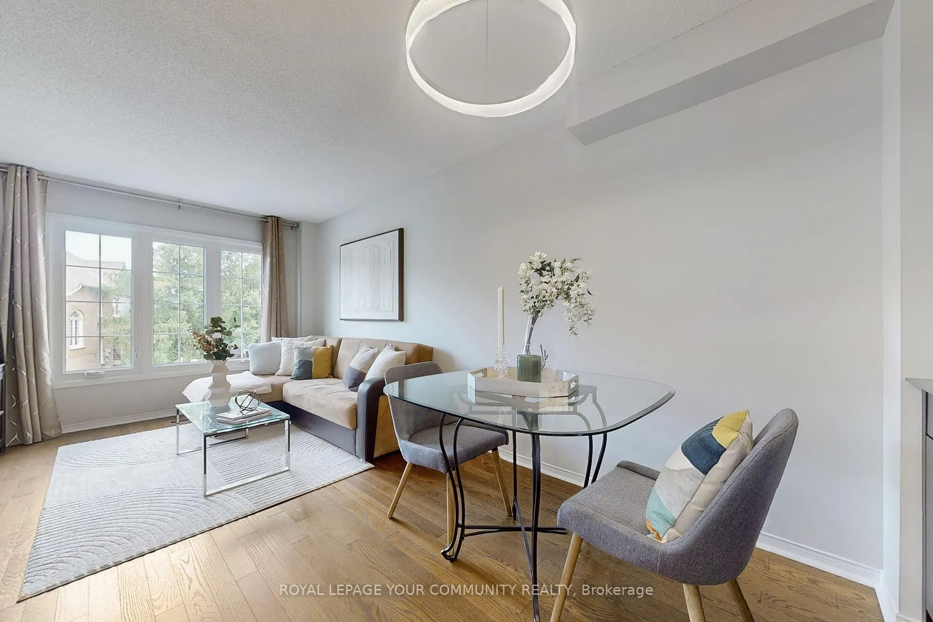Photo 9 of 43 Larissa Court, Vaughan, Maple — HOMEH