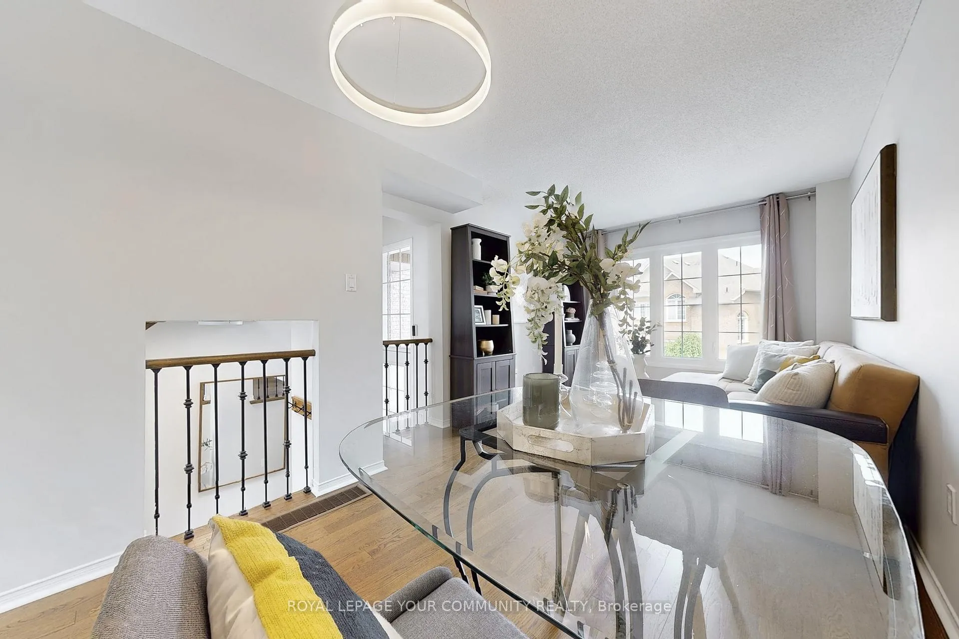 Photo 10 of 43 Larissa Court, Vaughan, Maple — HOMEH