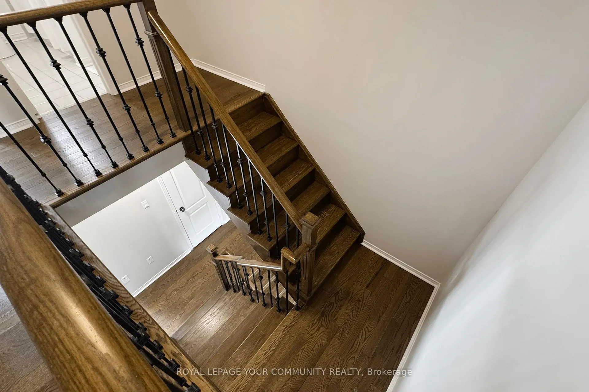 Photo 18 of 43 Larissa Court, Vaughan, Maple — HOMEH