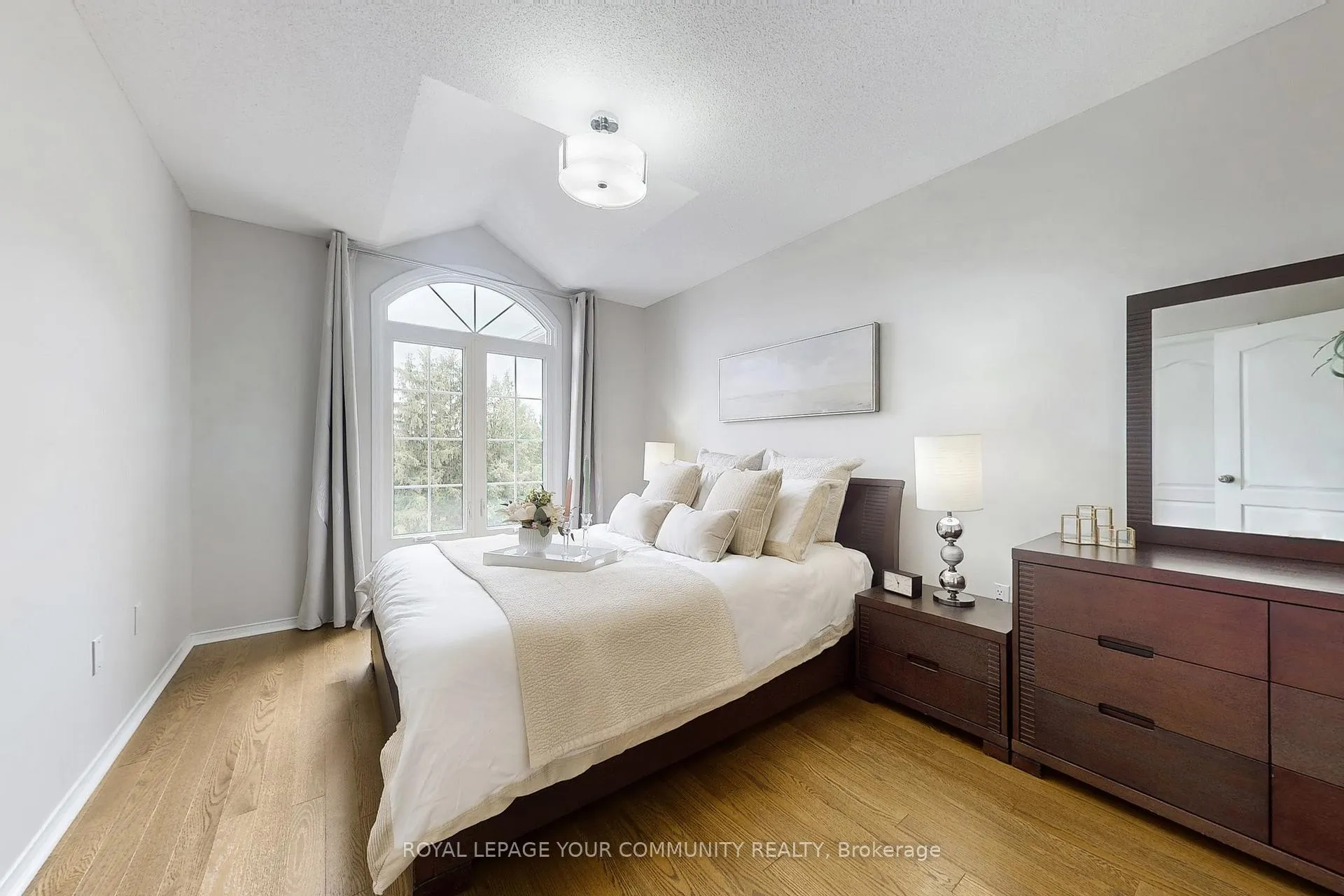 Photo 20 of 43 Larissa Court, Vaughan, Maple — HOMEH
