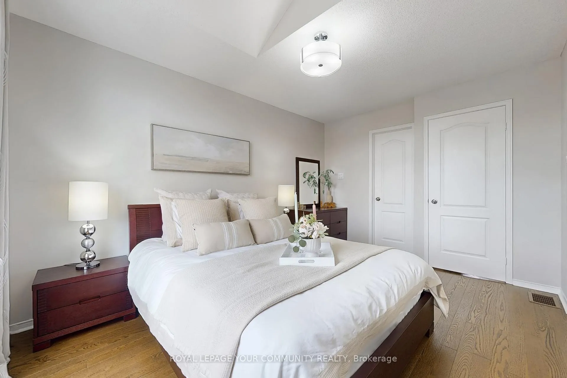Photo 22 of 43 Larissa Court, Vaughan, Maple — HOMEH