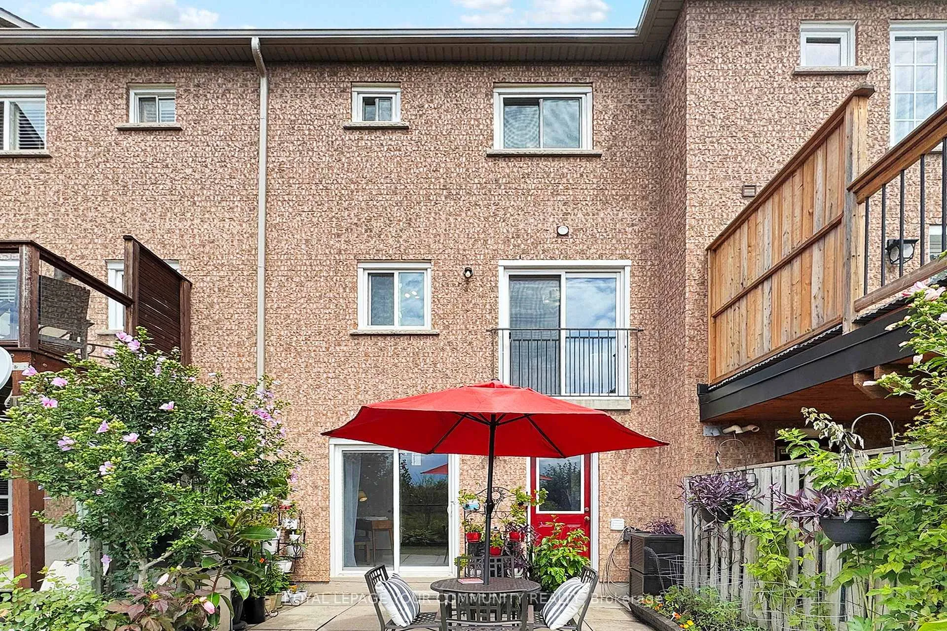Photo 33 of 43 Larissa Court, Vaughan, Maple — HOMEH