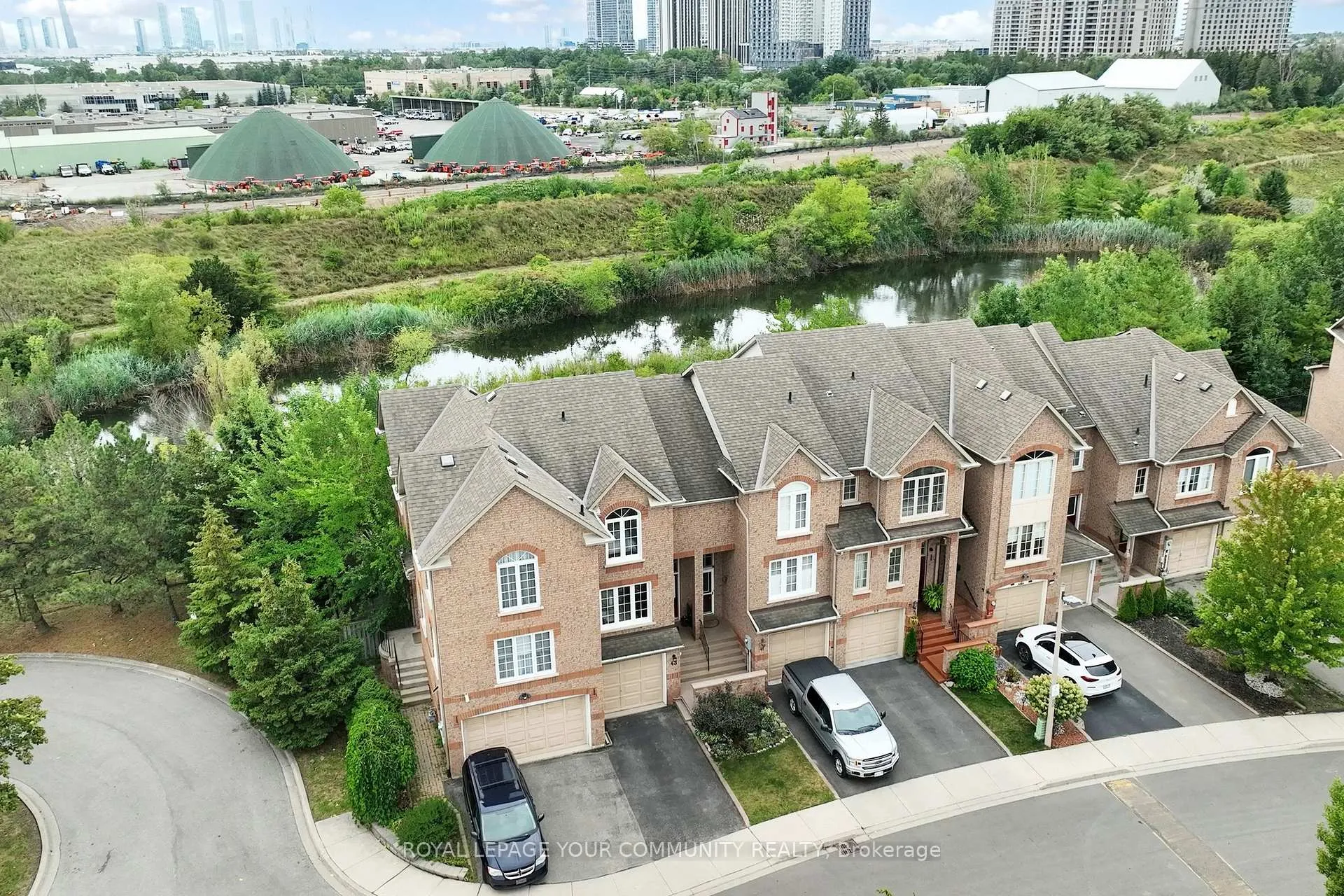 Photo 37 of 43 Larissa Court, Vaughan, Maple — HOMEH