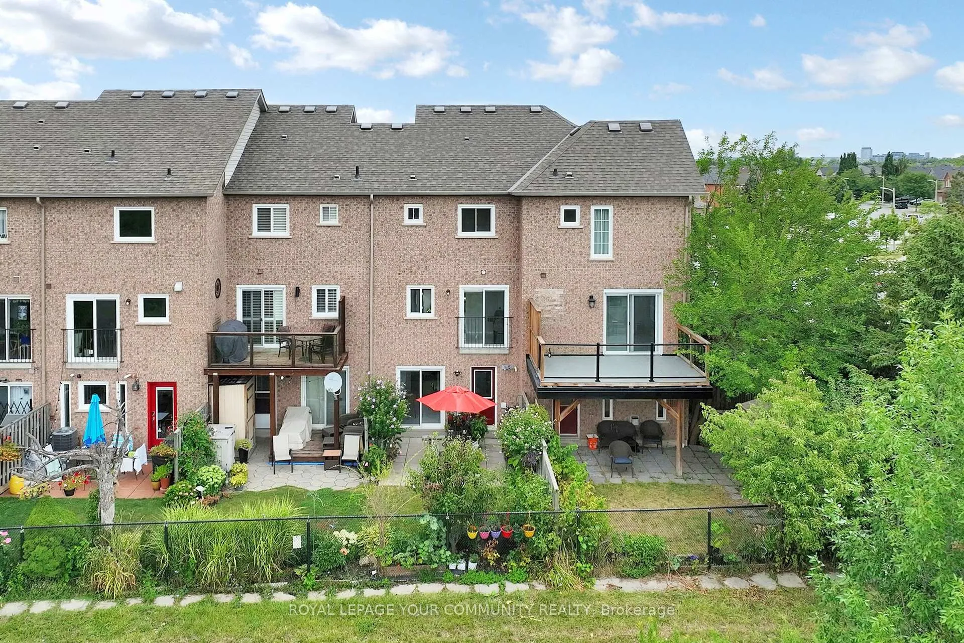 Photo 39 of 43 Larissa Court, Vaughan, Maple — HOMEH