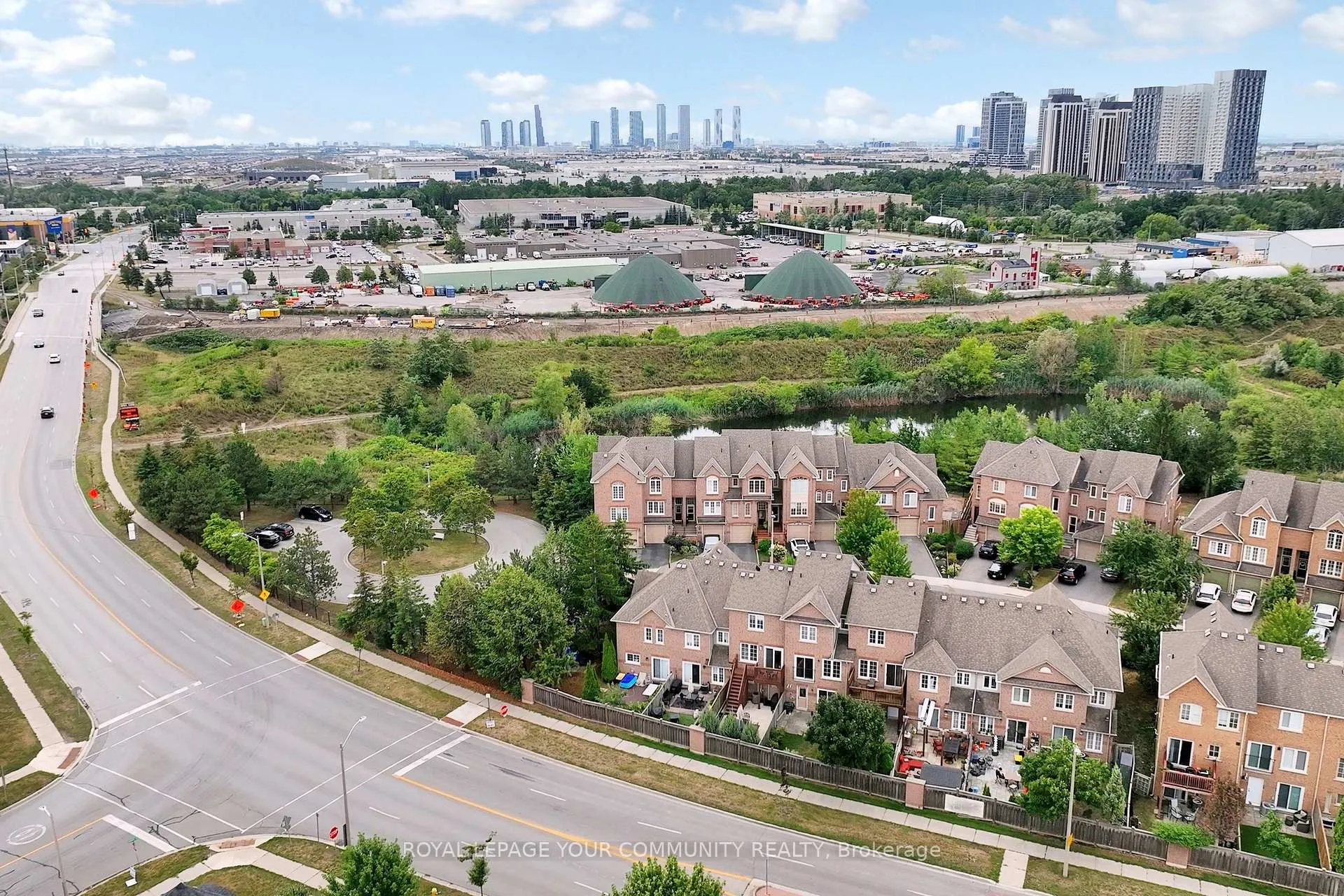 Photo 40 of 43 Larissa Court, Vaughan, Maple — HOMEH