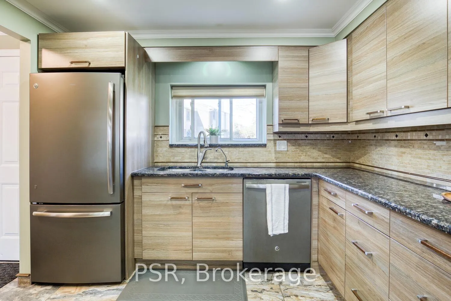 Photo 8 of Unit 20, 11 Grand River Boulevard, Kitchener — HOMEH