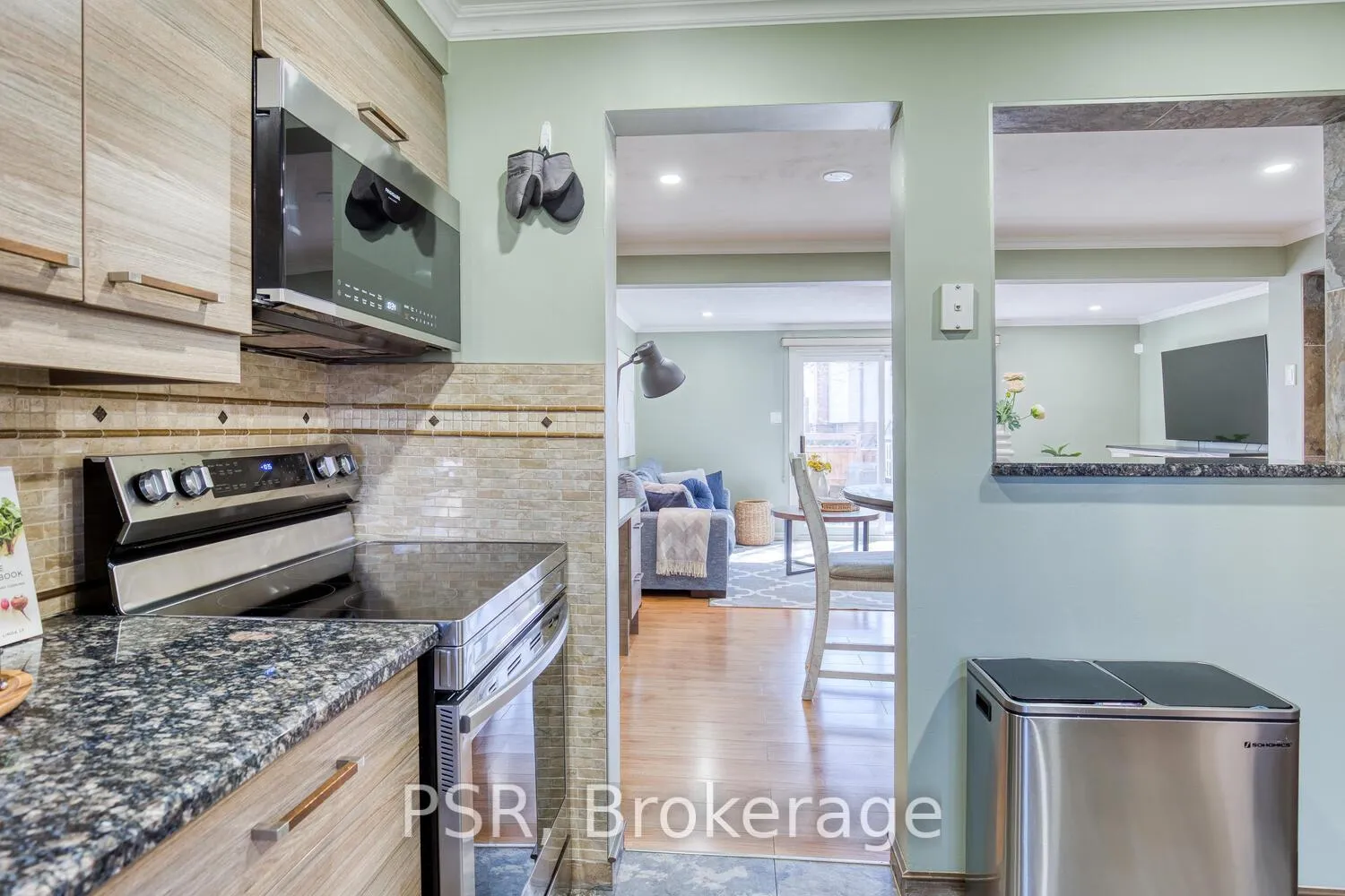 Photo 10 of Unit 20, 11 Grand River Boulevard, Kitchener — HOMEH