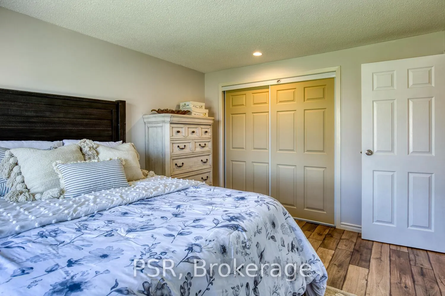 Photo 11 of Unit 20, 11 Grand River Boulevard, Kitchener — HOMEH
