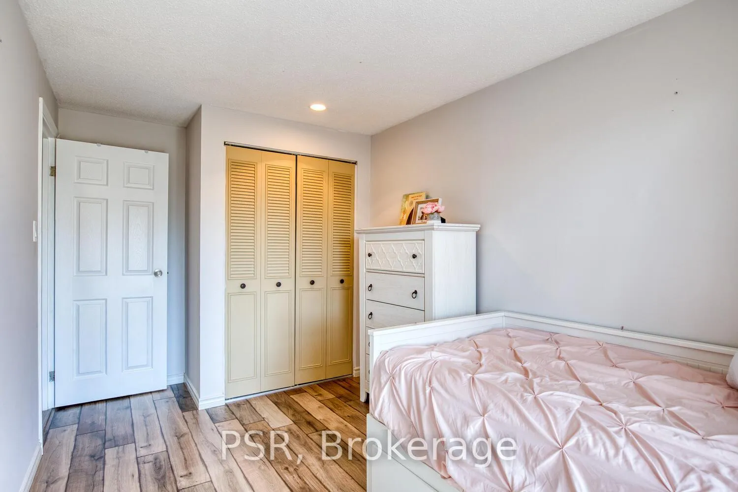 Photo 16 of Unit 20, 11 Grand River Boulevard, Kitchener — HOMEH