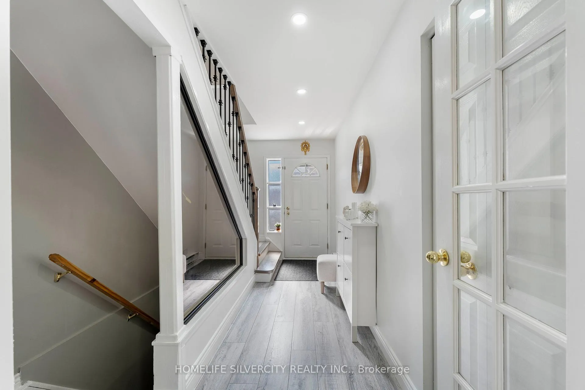 Photo 3 of 10 Harper Way, Markham, Aileen-Willowbrook — HOMEH