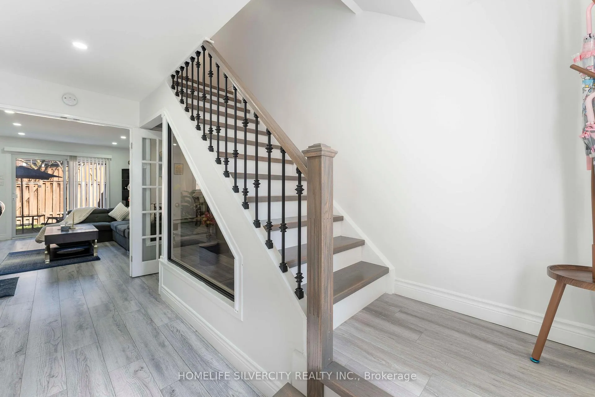 Photo 4 of 10 Harper Way, Markham, Aileen-Willowbrook — HOMEH