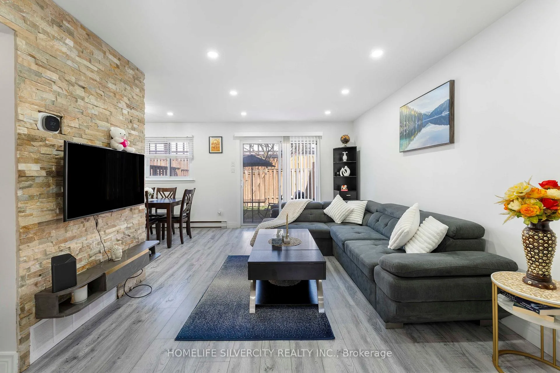 Photo 7 of 10 Harper Way, Markham, Aileen-Willowbrook — HOMEH
