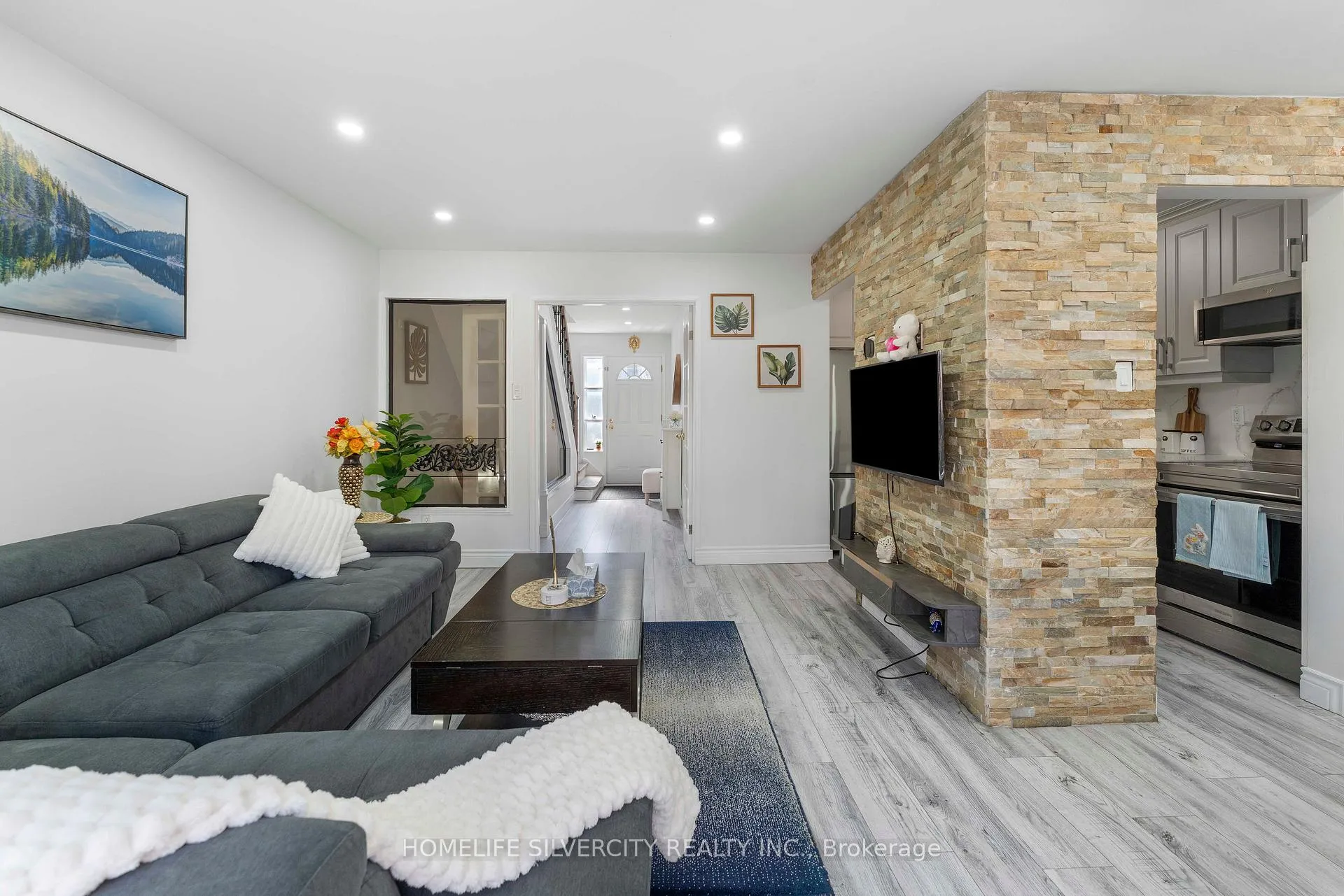 Photo 8 of 10 Harper Way, Markham, Aileen-Willowbrook — HOMEH
