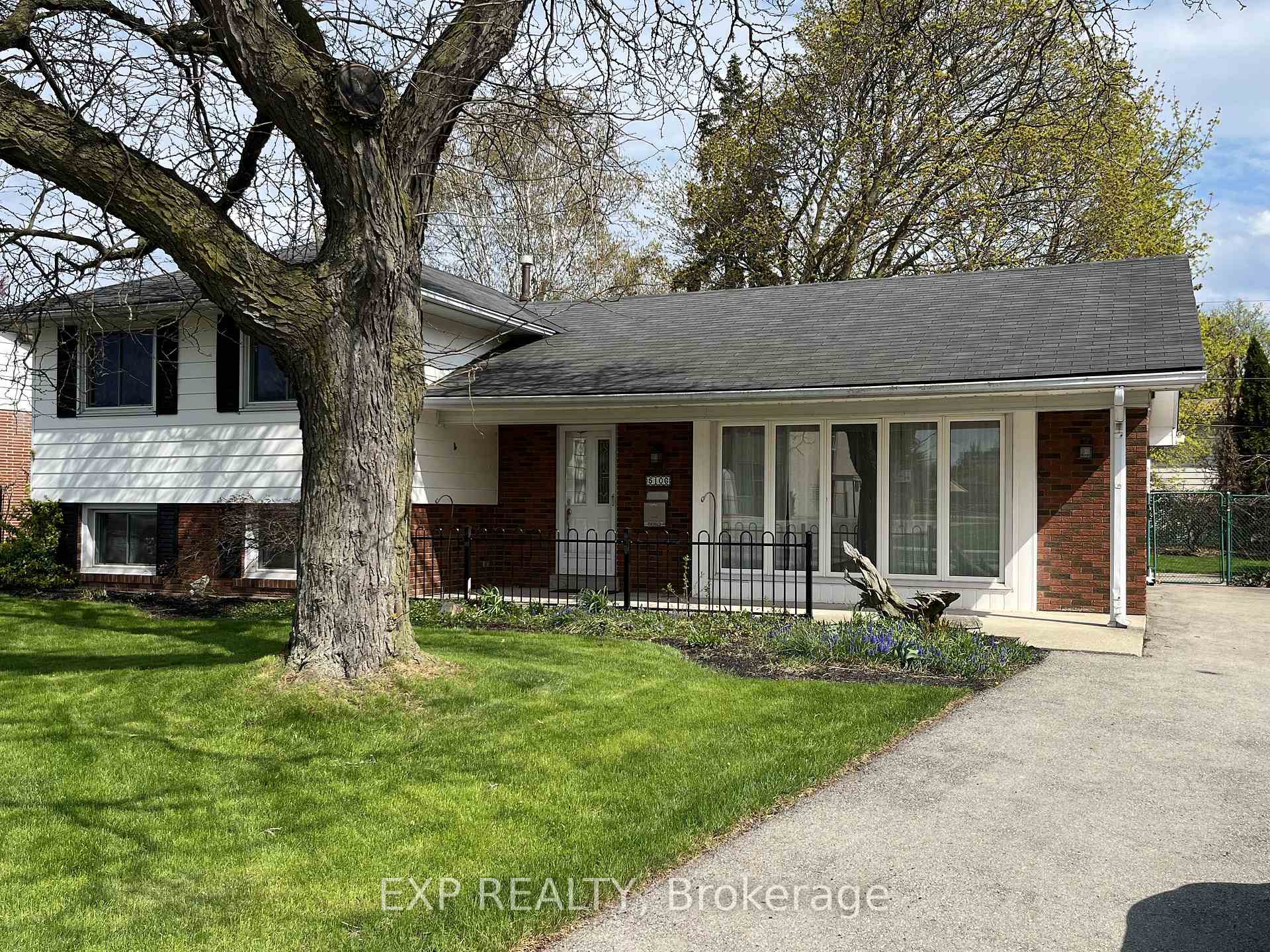 Photo 1 of 5106 Meadowhill Road, Burlington, Appleby — HOMEH