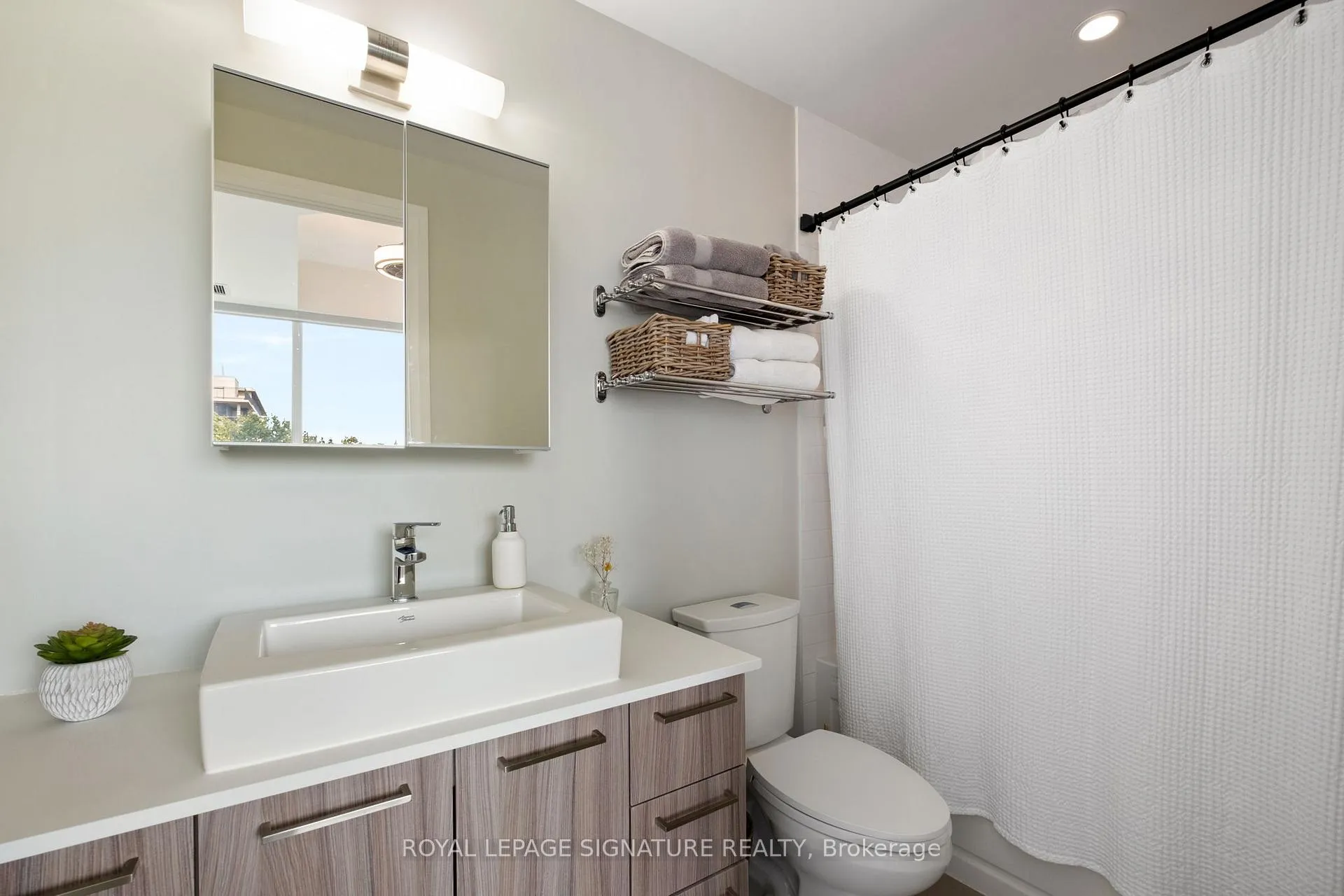 Photo 18 of Unit 316, 4800 Highway 7, Vaughan, East Woodbridge — HOMEH