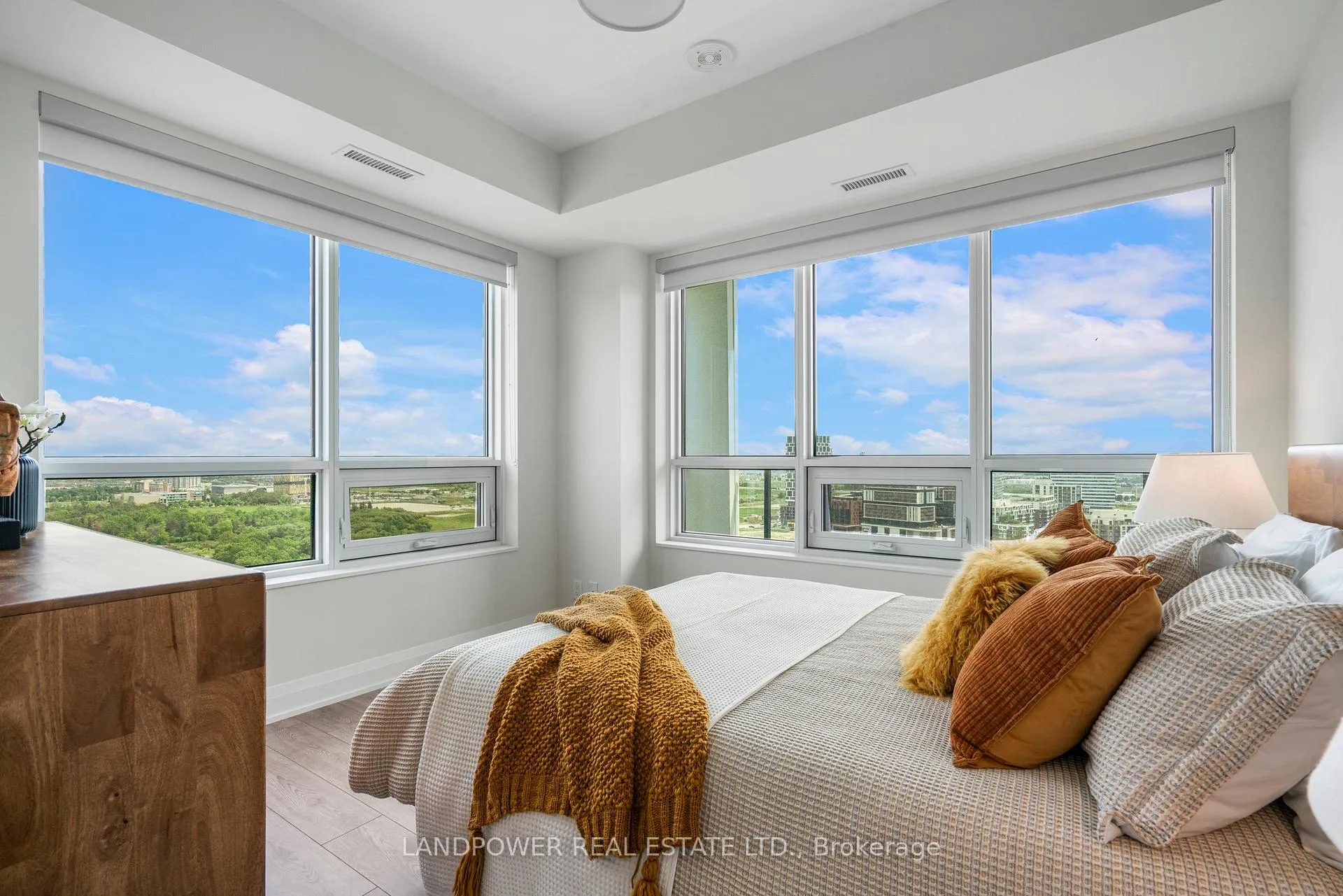 Photo 9 of Unit 2803, 18 Water Walk Drive, Markham, Unionville — HOMEH