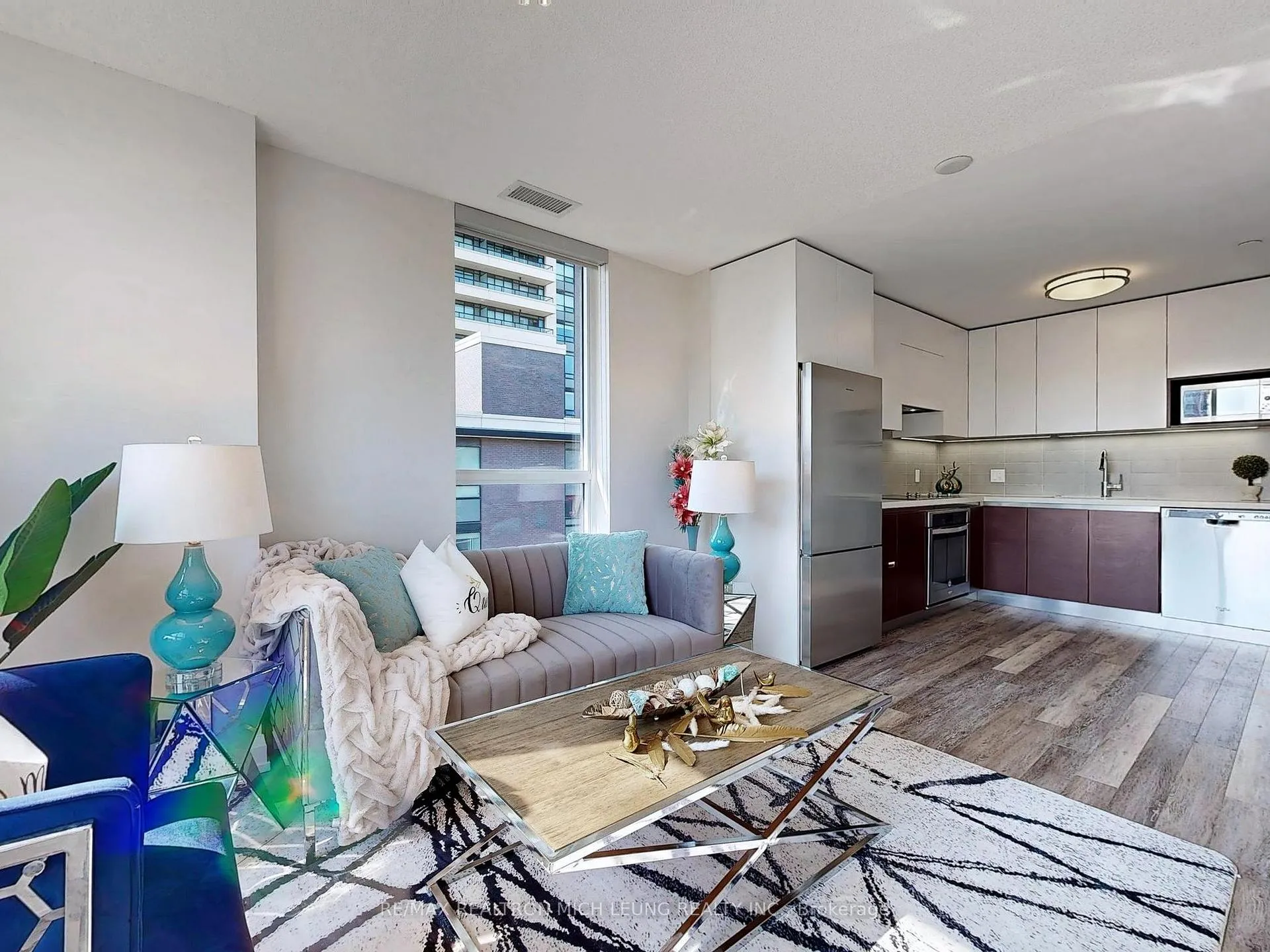 Photo 6 of Unit 728, 25 Water Walk Drive, Markham, Unionville — HOMEH