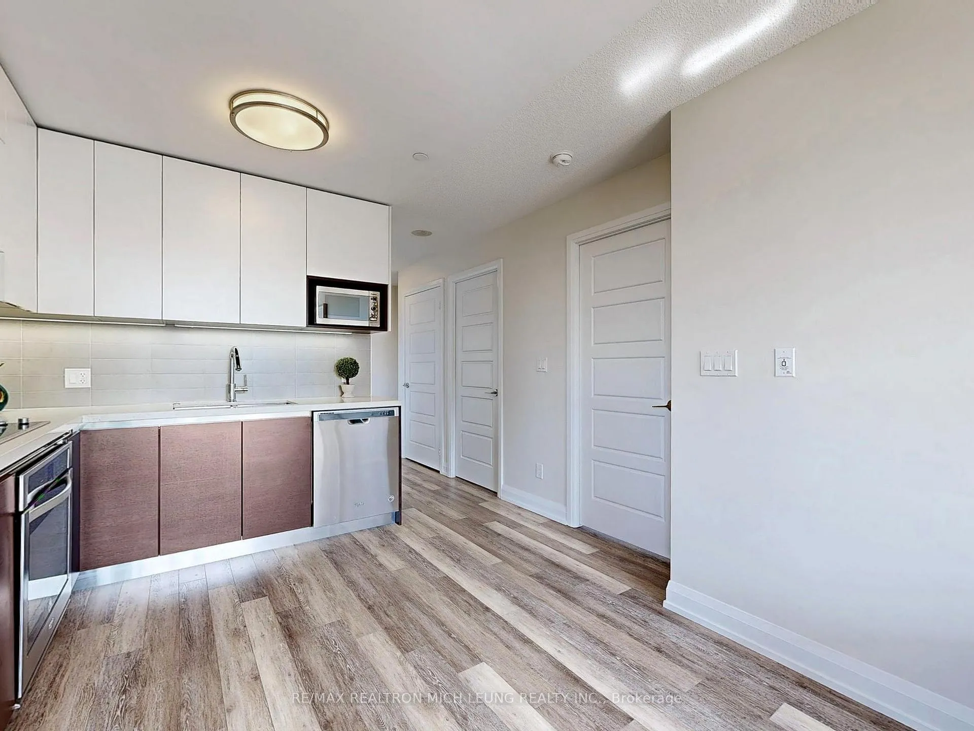 Photo 17 of Unit 728, 25 Water Walk Drive, Markham, Unionville — HOMEH