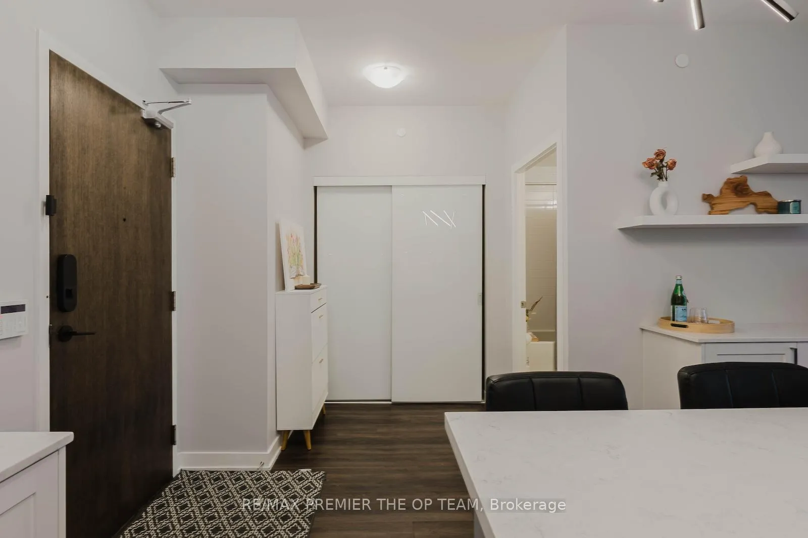 Photo 7 of Unit 707, 100 Eagle Rock Way, Vaughan, Maple — HOMEH