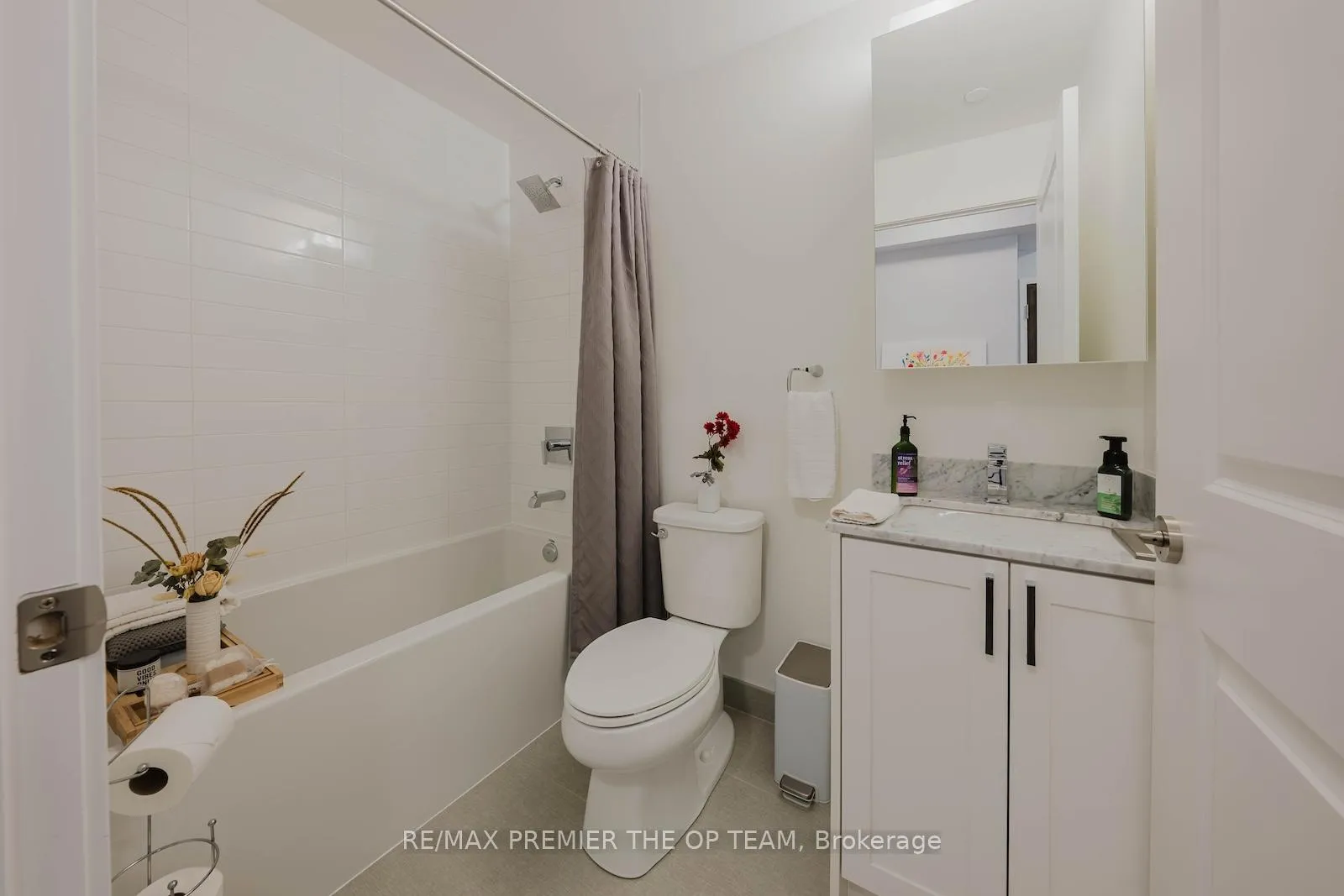 Photo 8 of Unit 707, 100 Eagle Rock Way, Vaughan, Maple — HOMEH