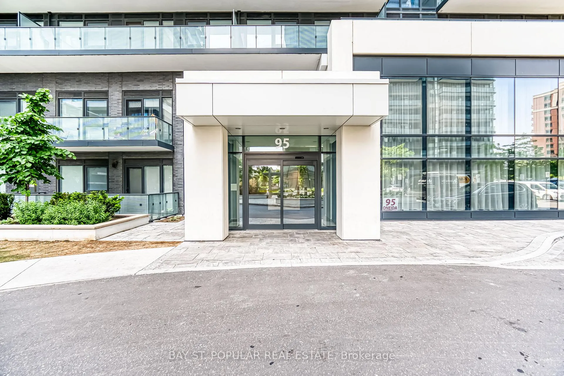 Photo 2 of Unit 1003, 95 Oneida Crescent, Richmond Hill, Langstaff — HOMEH