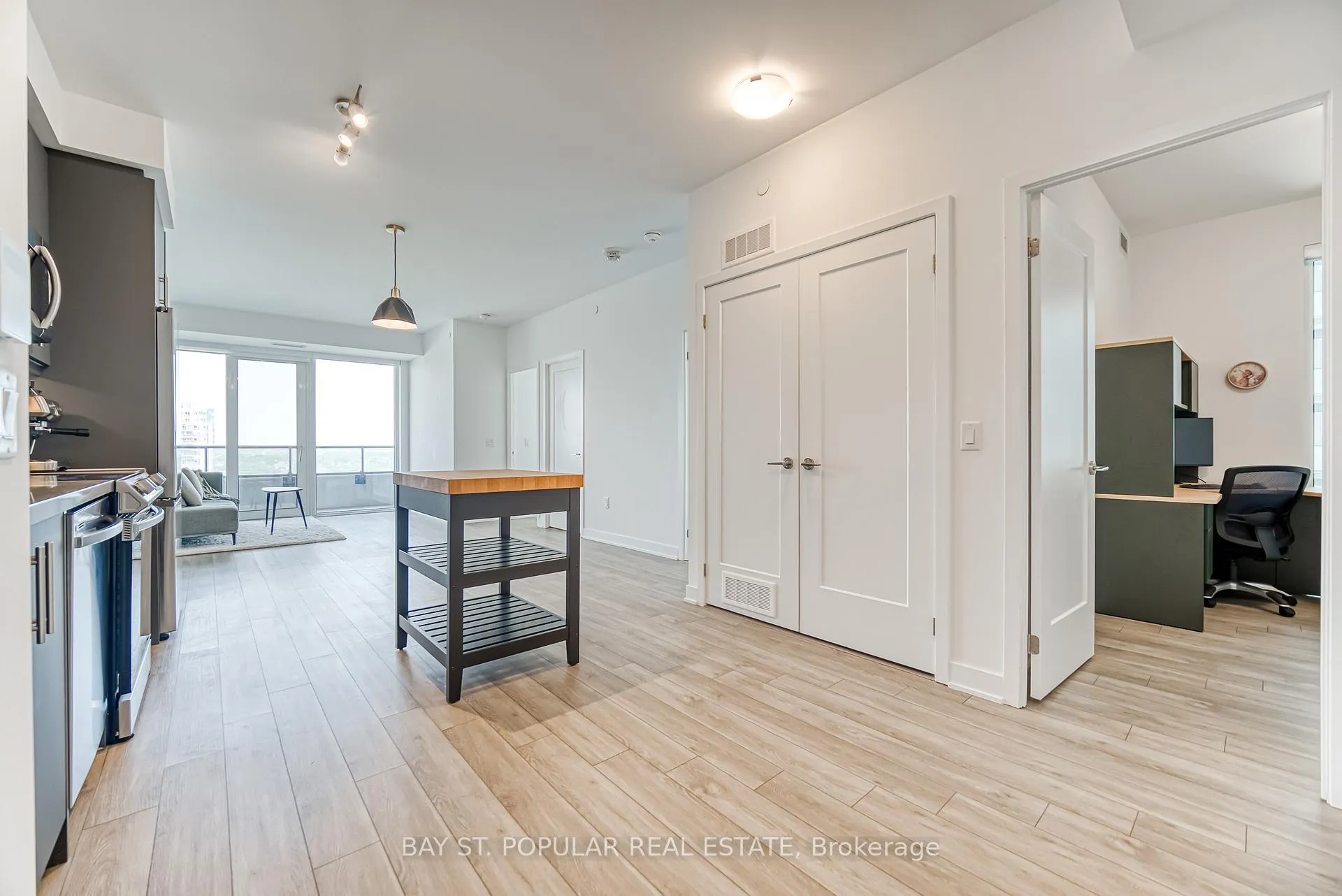 Photo 6 of Unit 1003, 95 Oneida Crescent, Richmond Hill, Langstaff — HOMEH