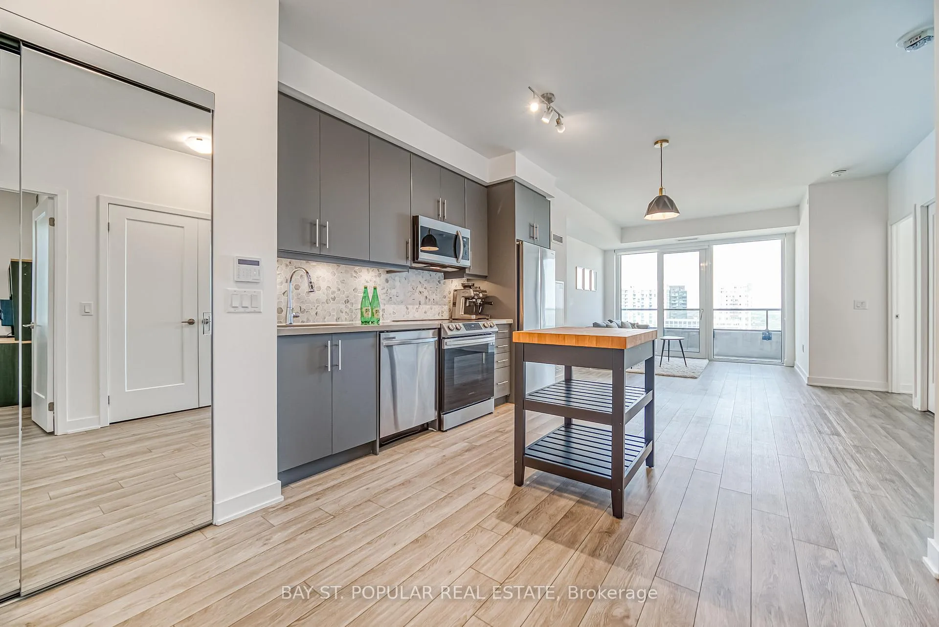 Photo 7 of Unit 1003, 95 Oneida Crescent, Richmond Hill, Langstaff — HOMEH
