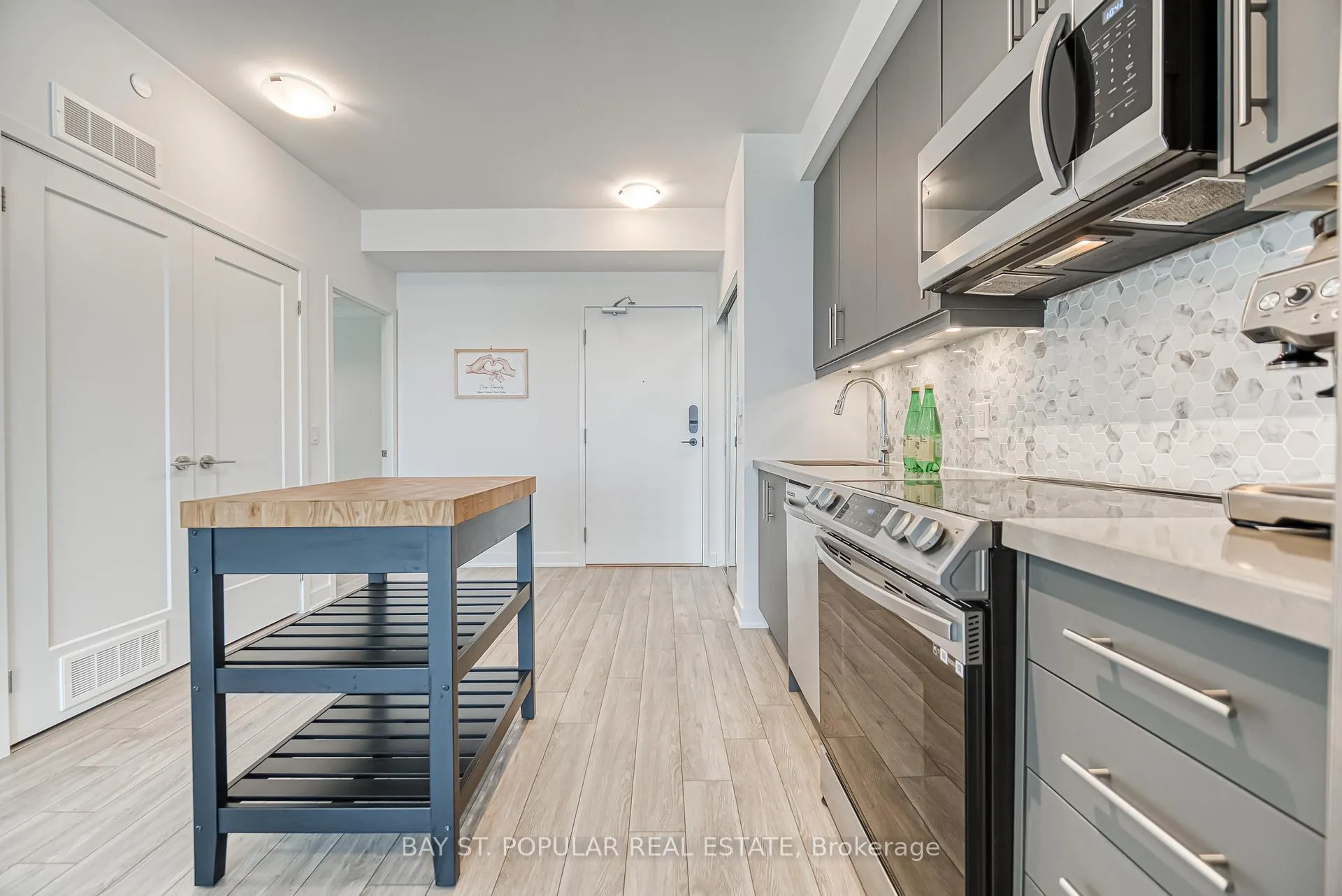 Photo 10 of Unit 1003, 95 Oneida Crescent, Richmond Hill, Langstaff — HOMEH