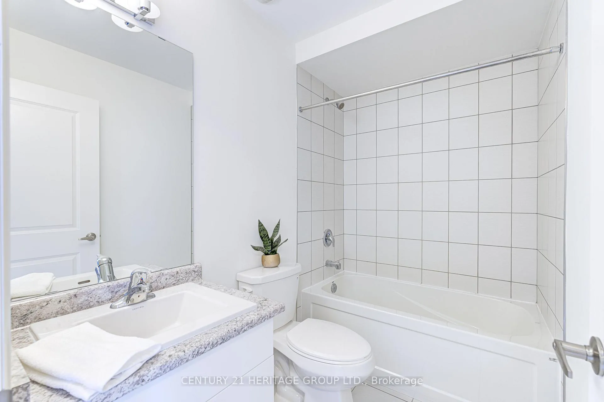 Photo 20 of 63 Totten Trail, New Tecumseth, Tottenham — HOMEH